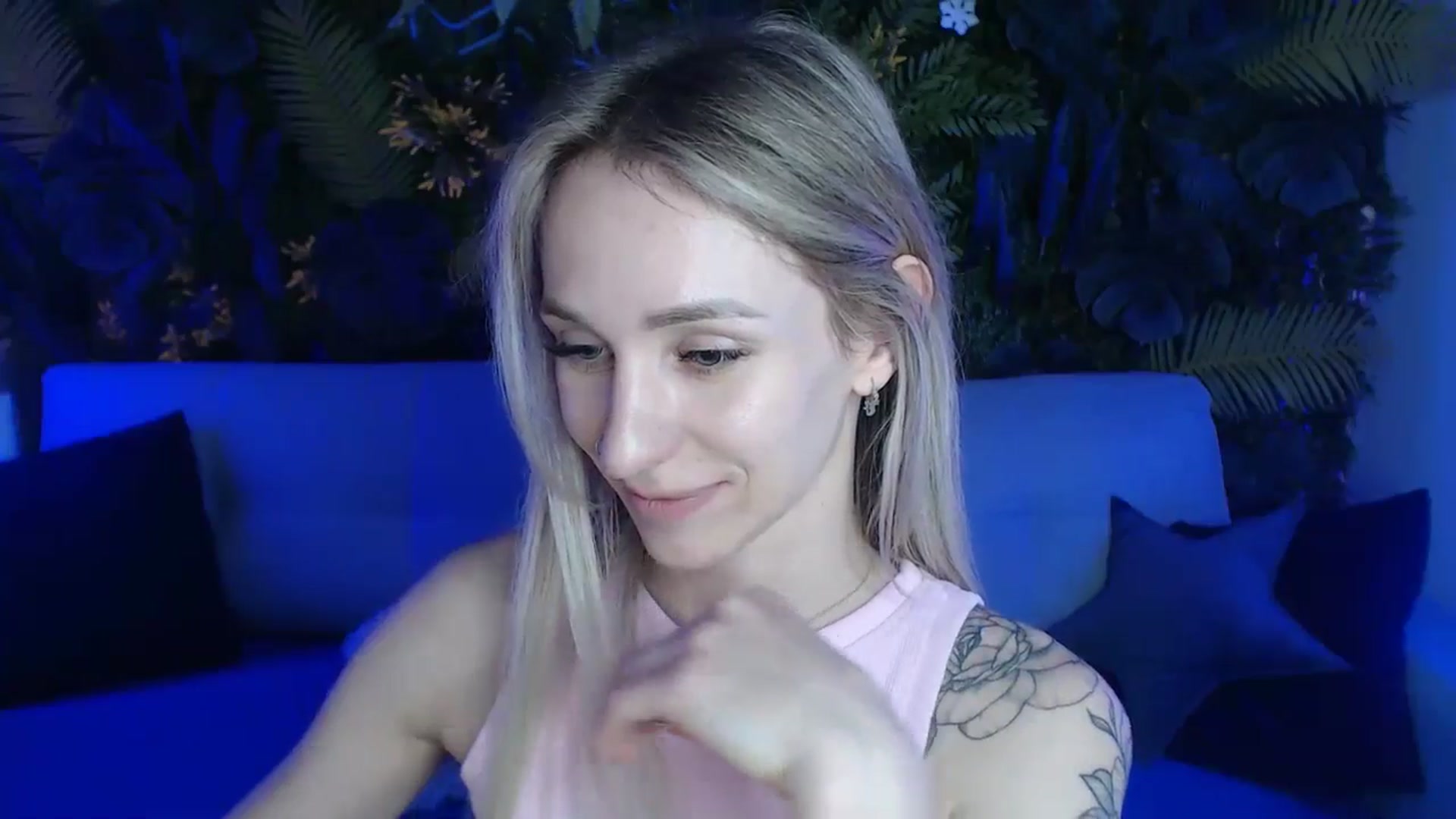 Gallery image thumbnail from Horny_Blond's myfreecams stream on, 05/19/2024, 09:19 image 10 of 20