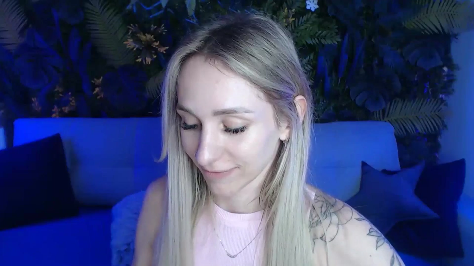 Gallery image thumbnail from Horny_Blond's myfreecams stream on, 05/19/2024, 09:19 image 16 of 20