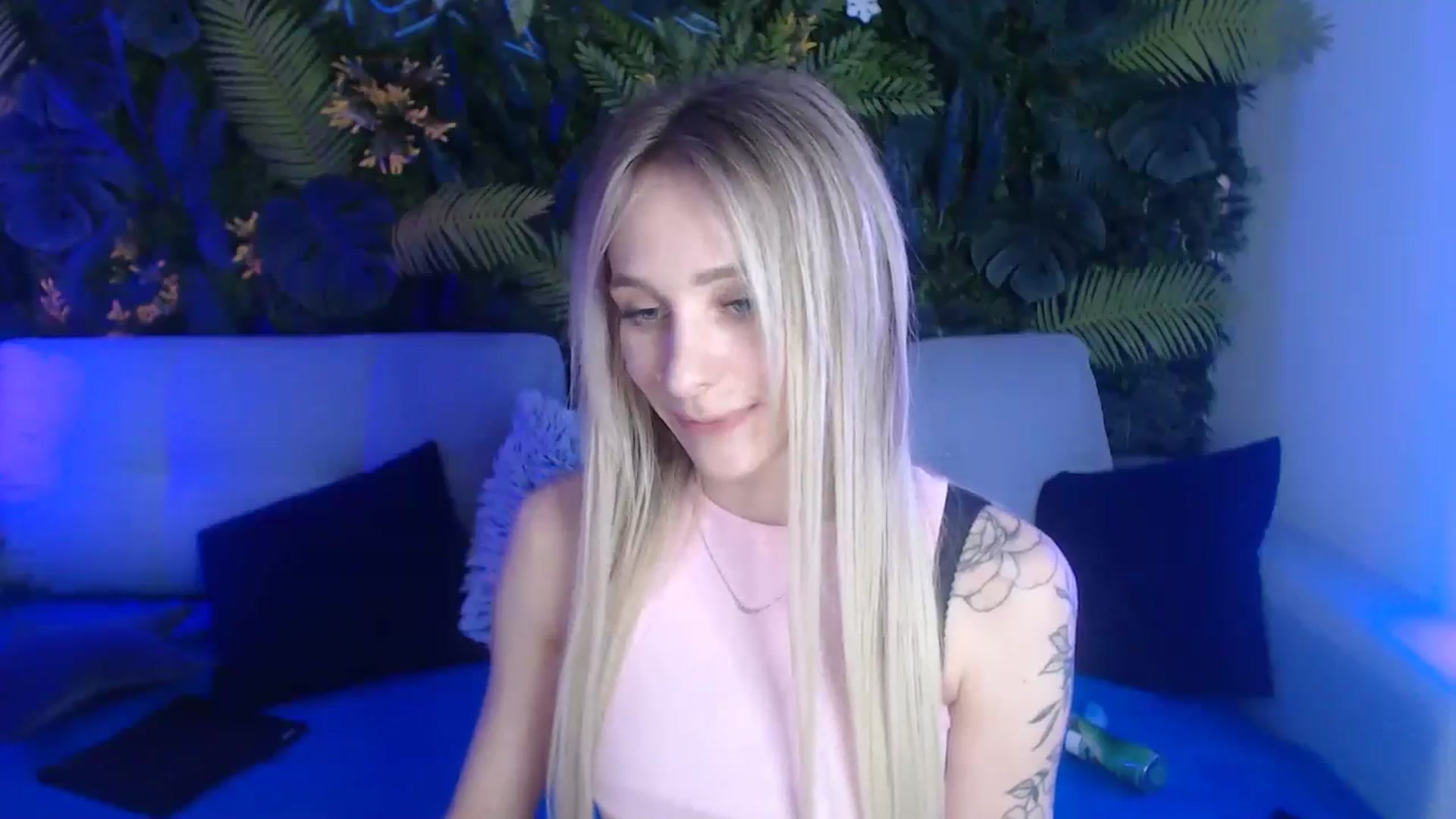 Gallery image thumbnail from Horny_Blond's myfreecams stream on, 05/27/2024, 12:15 image 16 of 20