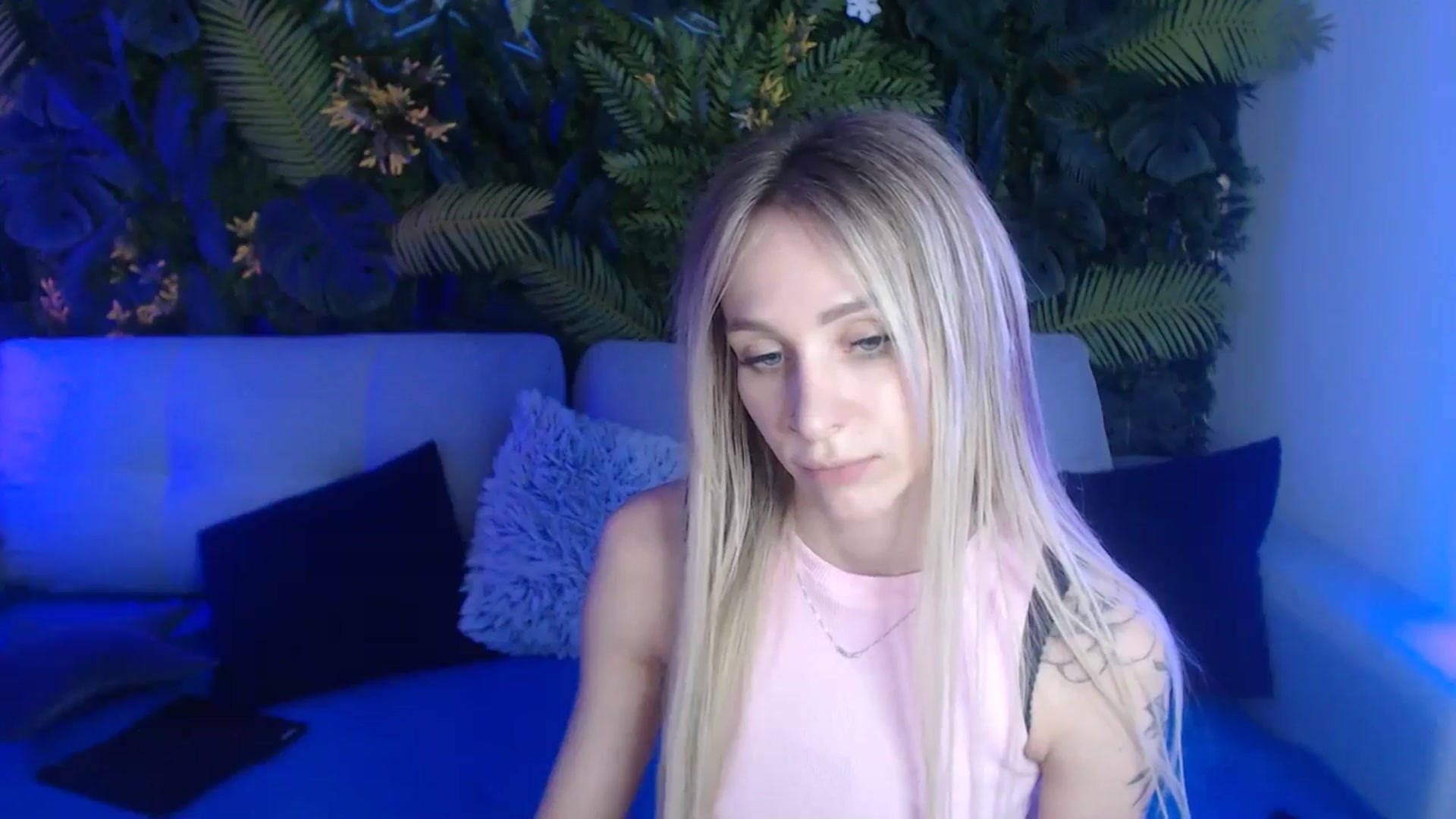 Gallery image thumbnail from Horny_Blond's myfreecams stream on, 05/27/2024, 12:15 image 18 of 20