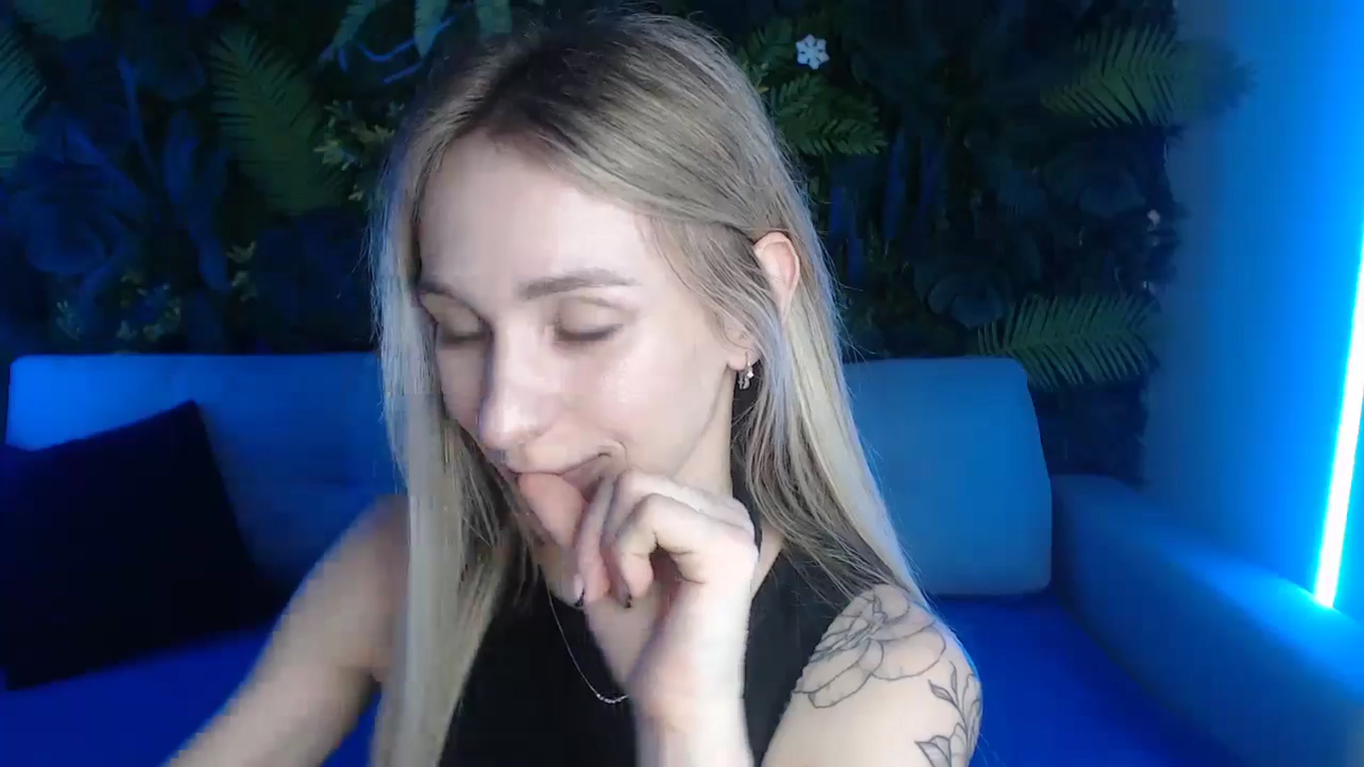 Gallery image thumbnail from Horny_Blond's myfreecams stream on, 05/31/2024, 08:18 image 8 of 20