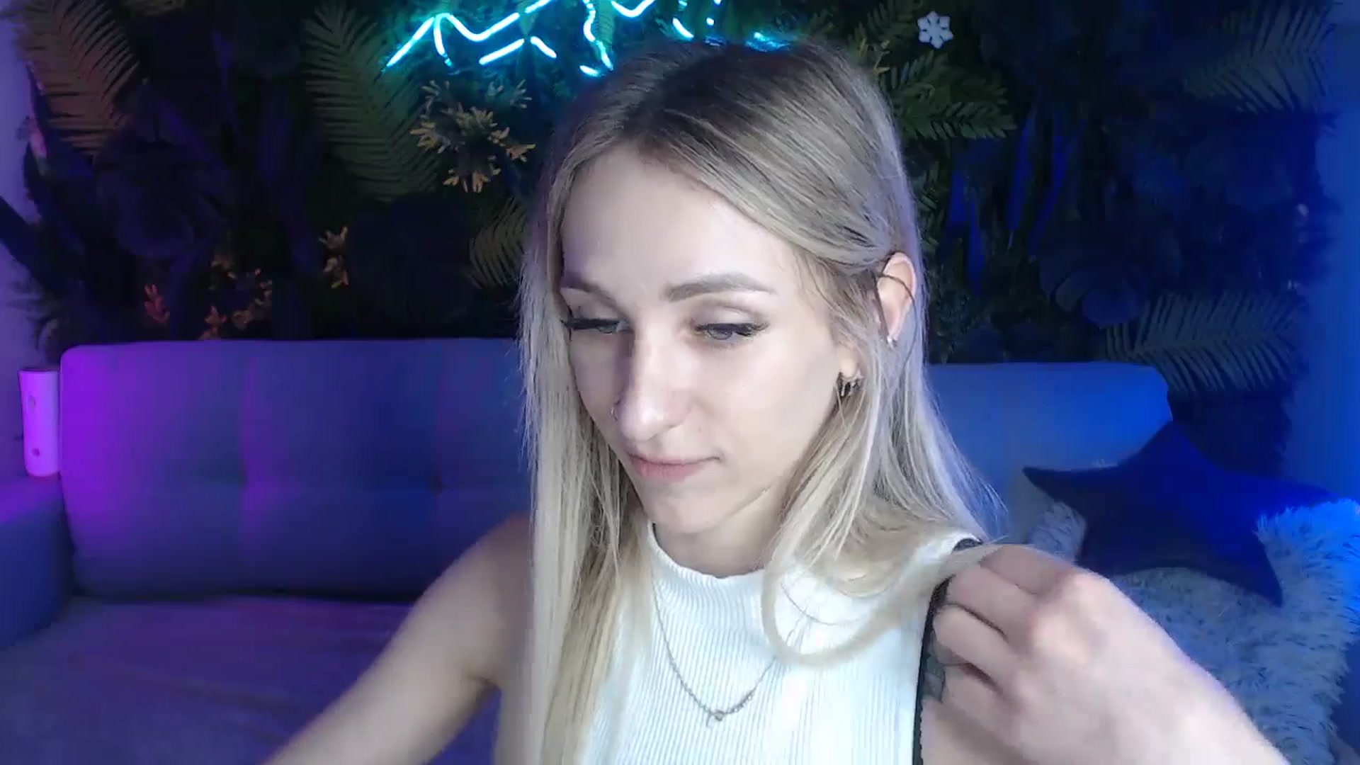 Gallery image thumbnail from Horny_Blond's myfreecams stream on, 06/09/2024, 09:38 image 17 of 20