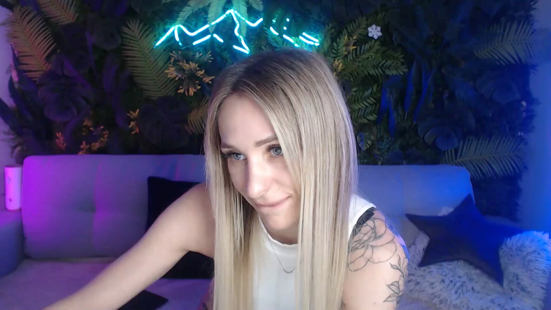 Gallery image thumbnail from Horny_Blond's myfreecams stream on, 06/09/2024, 11:38 image 15 of 20