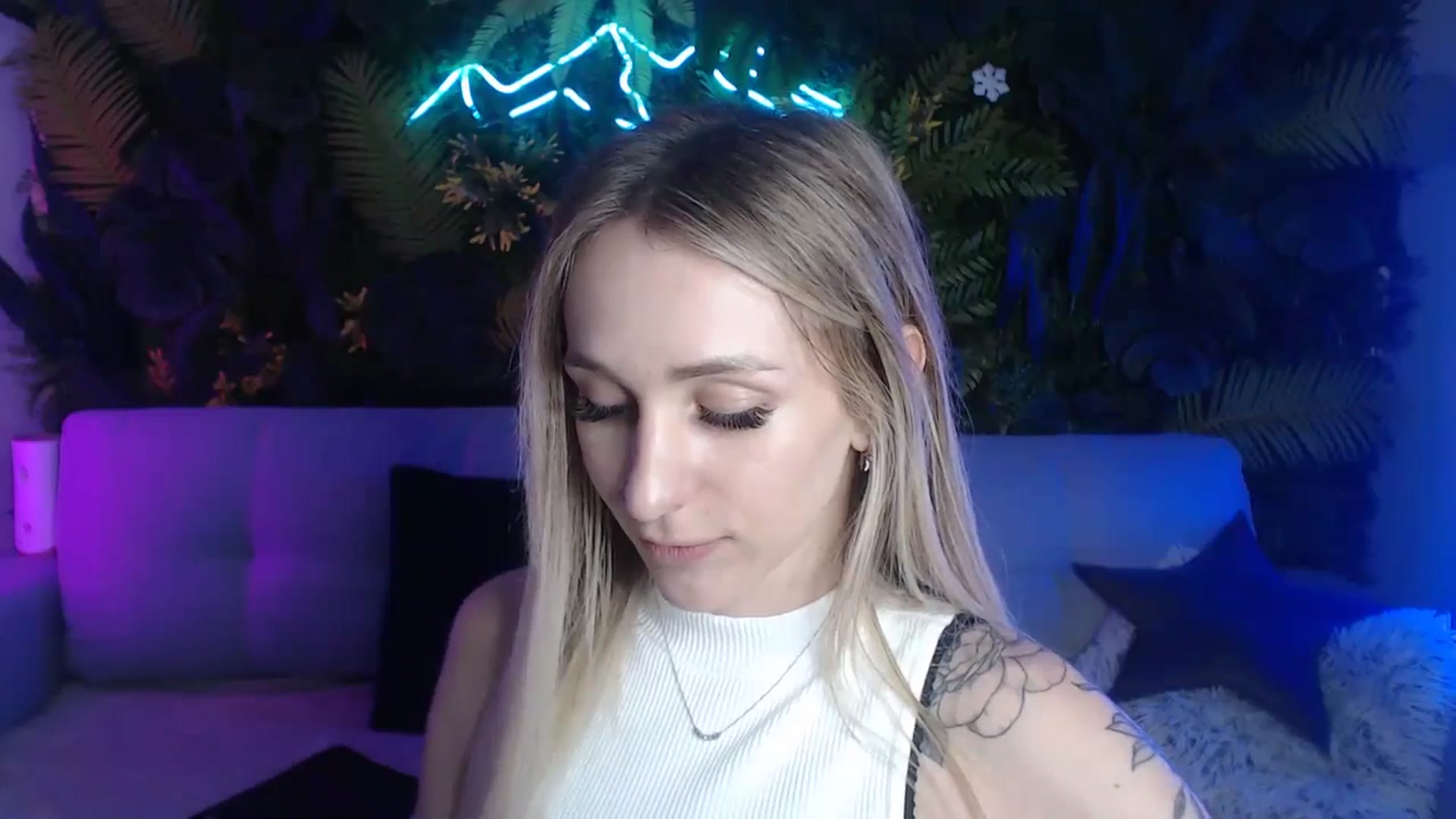 Gallery image thumbnail from Horny_Blond's myfreecams stream on, 06/09/2024, 11:38 image 18 of 20