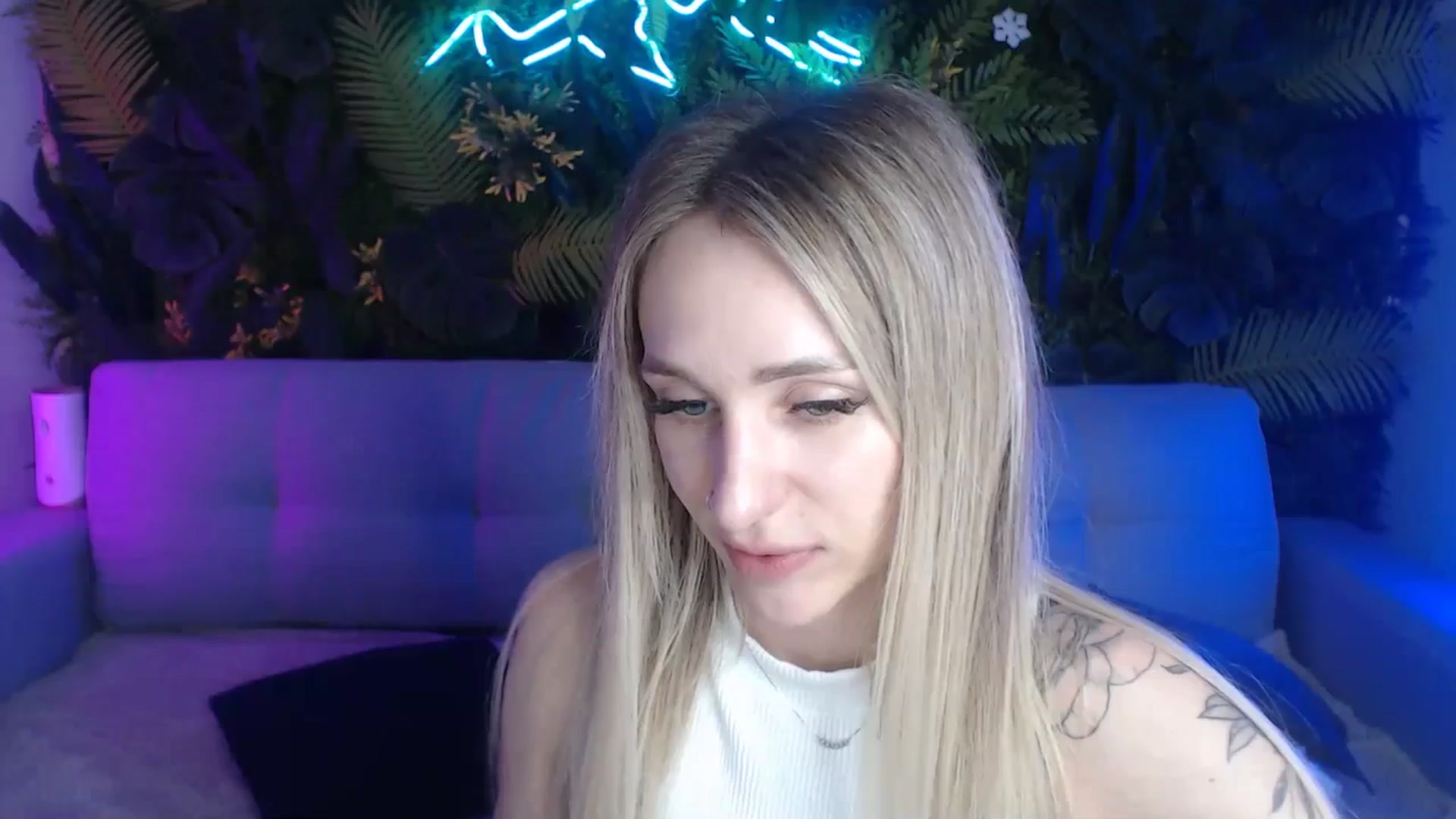 Gallery image thumbnail from Horny_Blond's myfreecams stream on, 06/09/2024, 13:27 image 16 of 20
