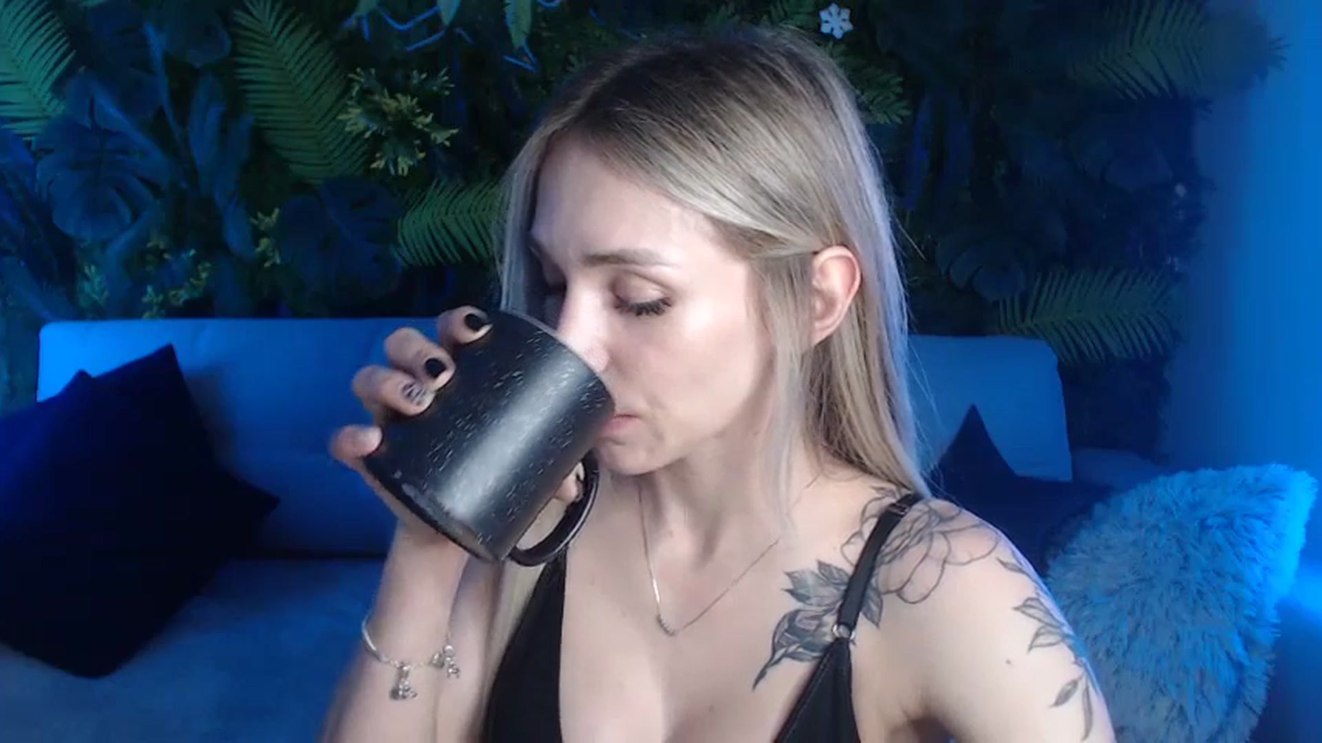Gallery image thumbnail from Horny_Blond's myfreecams stream on, 06/22/2024, 08:15 image 4 of 20
