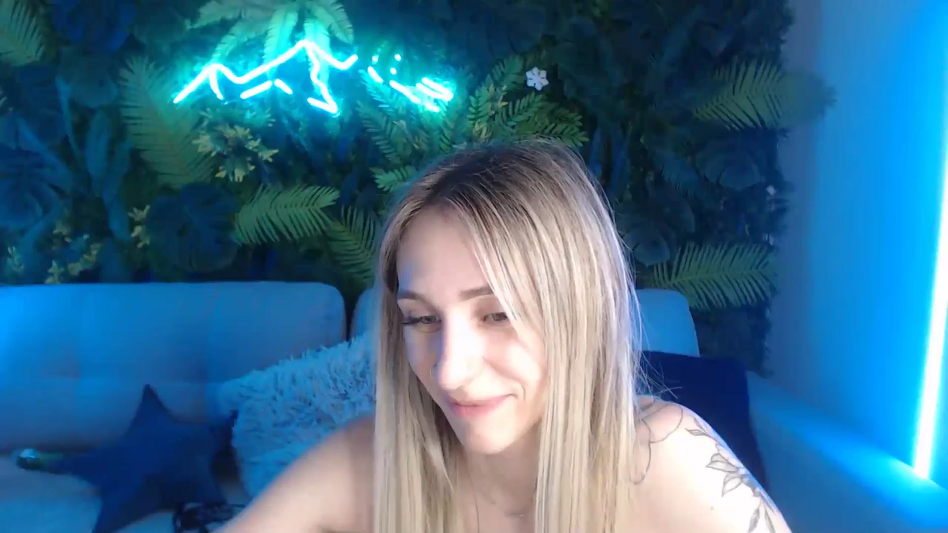 Gallery image thumbnail from Horny_Blond's myfreecams stream on, 06/24/2024, 14:02 image 15 of 20
