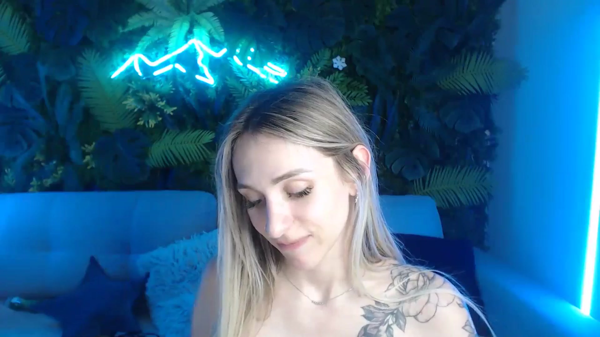 Gallery image thumbnail from Horny_Blond's myfreecams stream on, 06/24/2024, 14:02 image 7 of 20