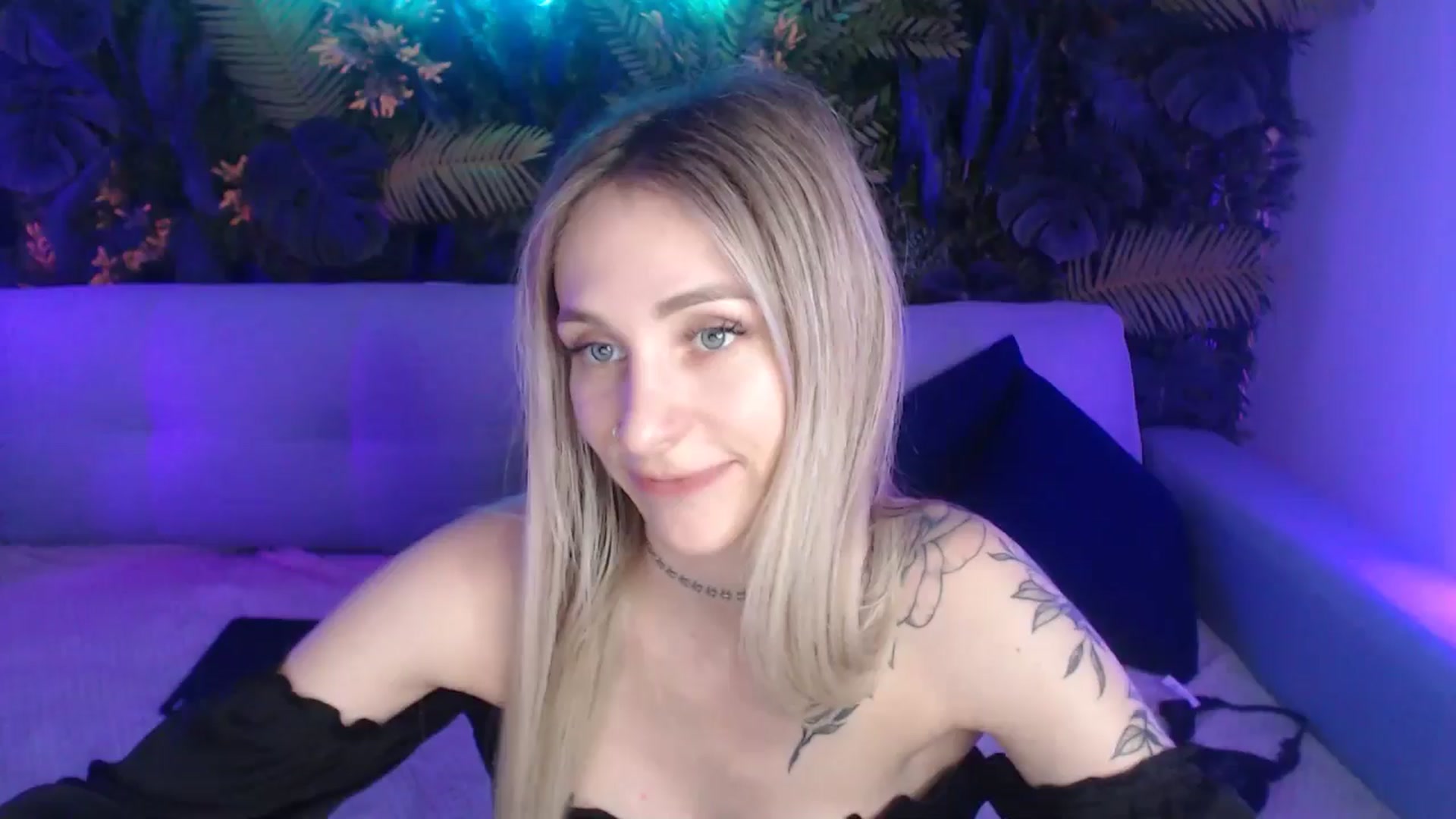Gallery image thumbnail from Horny_Blond's myfreecams stream on, 06/26/2024, 13:40 image 14 of 20