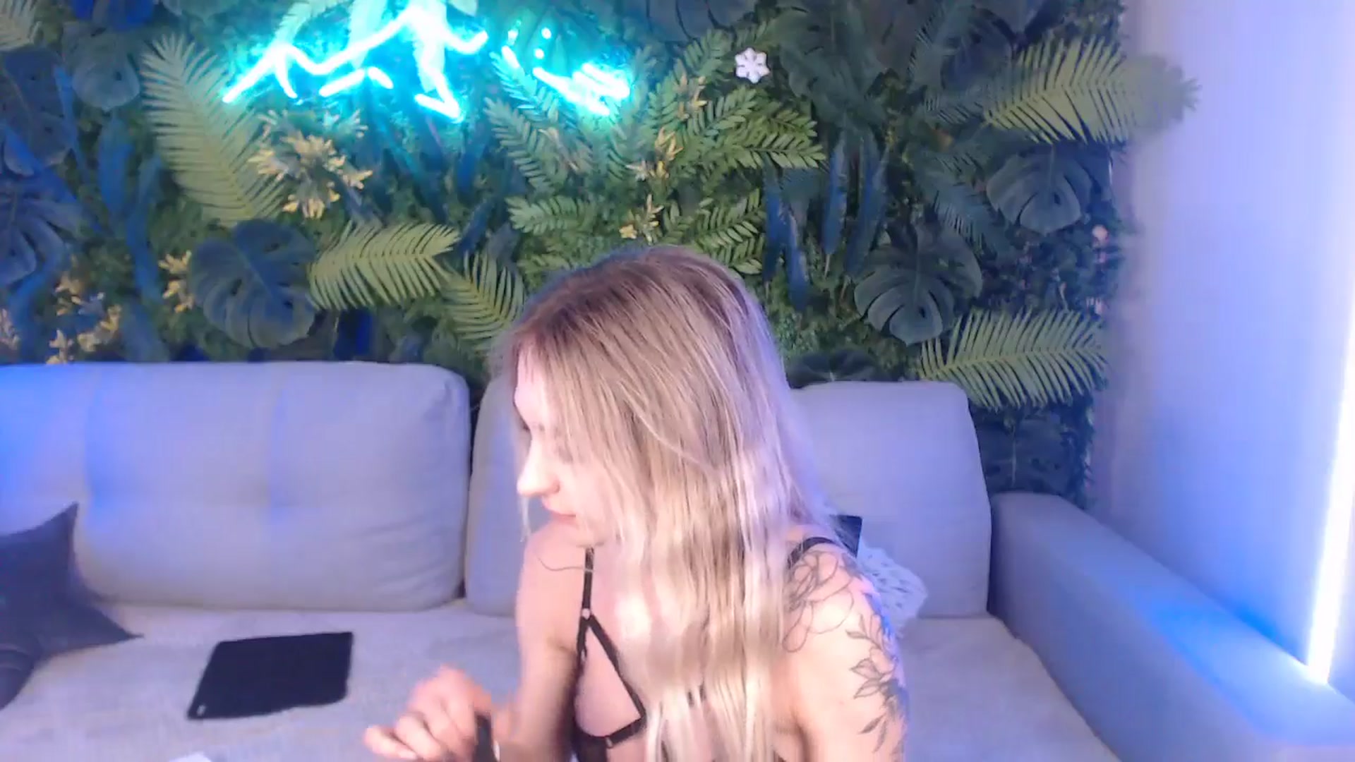 Gallery image thumbnail from Horny_Blond's myfreecams stream on, 07/10/2024, 12:26 image 20 of 20