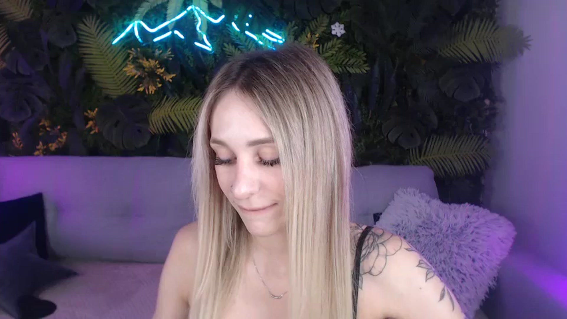 Gallery image thumbnail from Horny_Blond's myfreecams stream on, 07/19/2024, 08:45 image 3 of 20