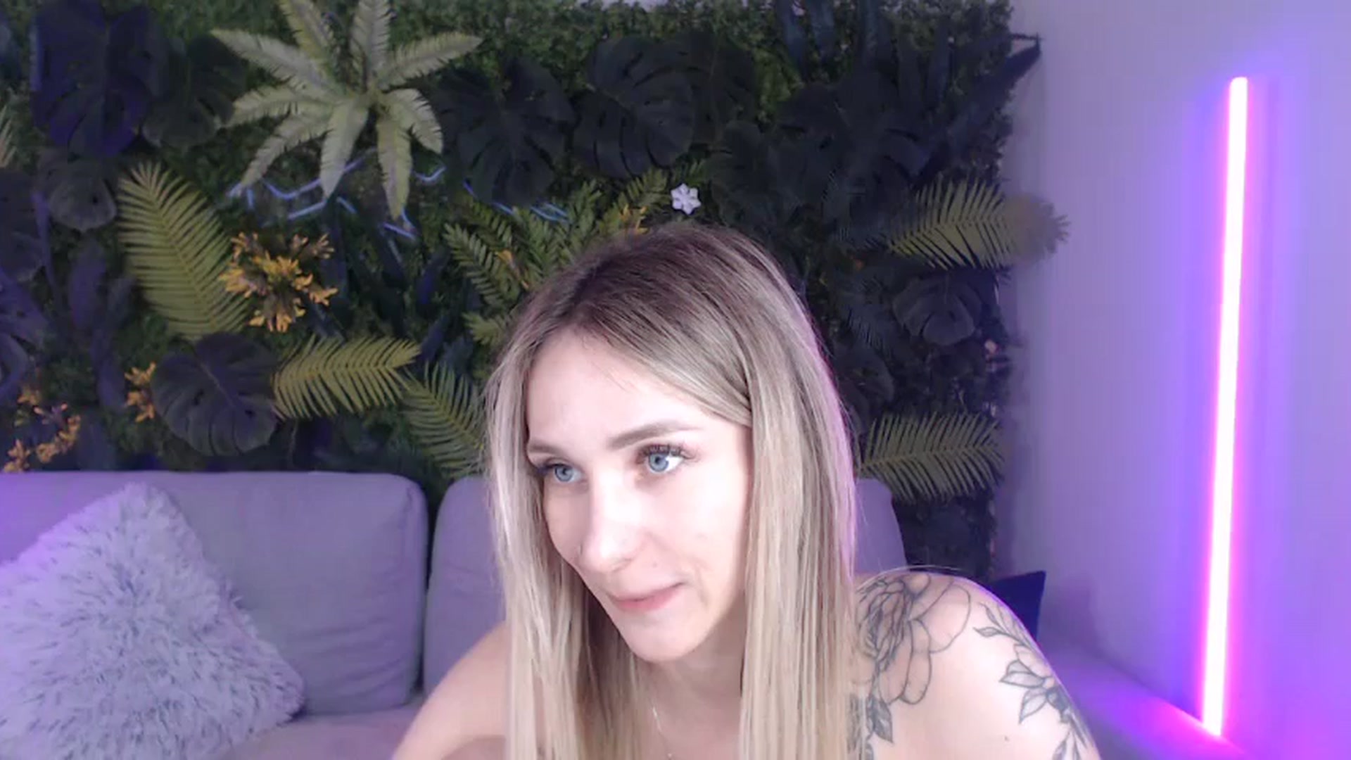 Gallery image thumbnail from Horny_Blond's myfreecams stream on, 07/20/2024, 13:22 image 1 of 20