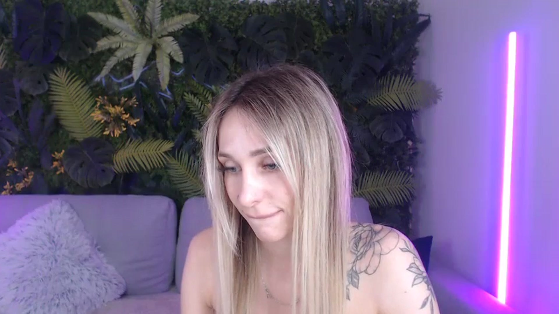 Gallery image thumbnail from Horny_Blond's myfreecams stream on, 07/20/2024, 13:22 image 2 of 20