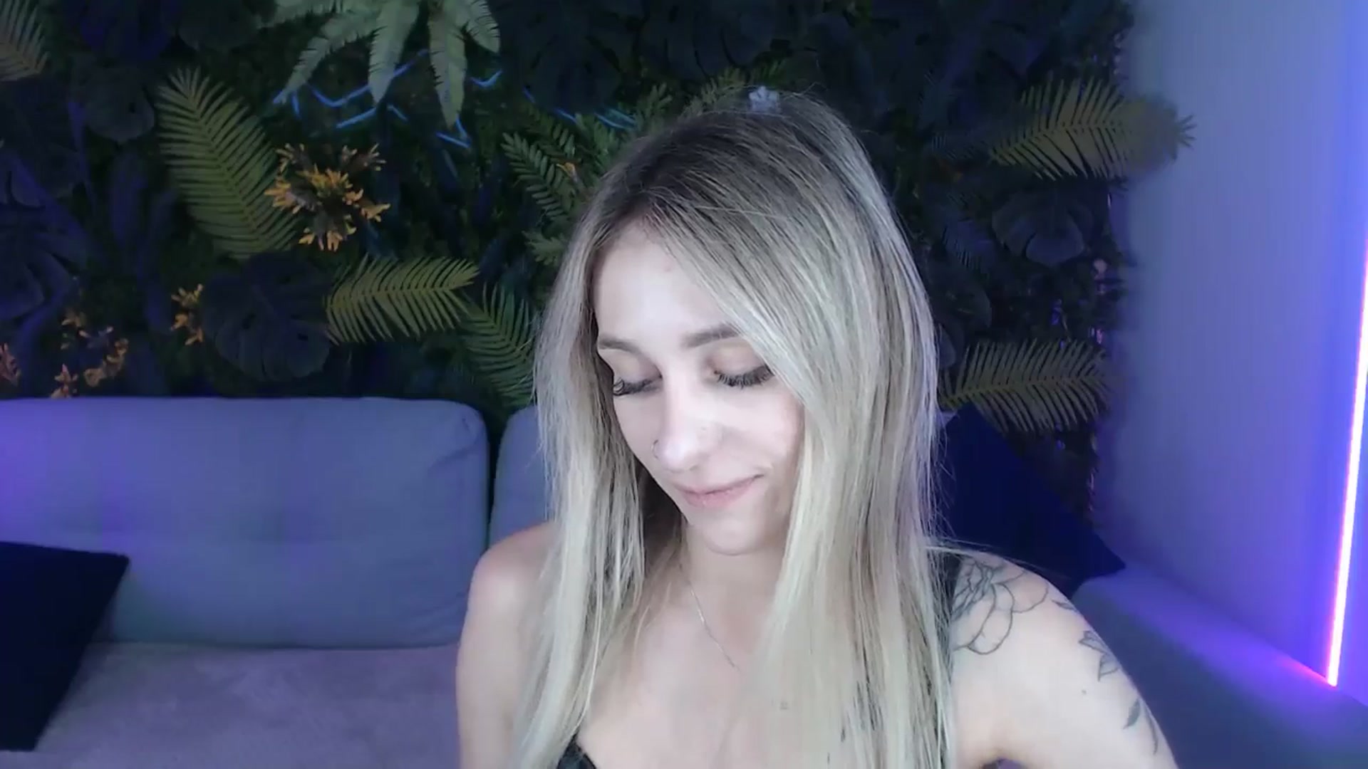 Gallery image thumbnail from Horny_Blond's myfreecams stream on, 07/23/2024, 09:44 image 8 of 20