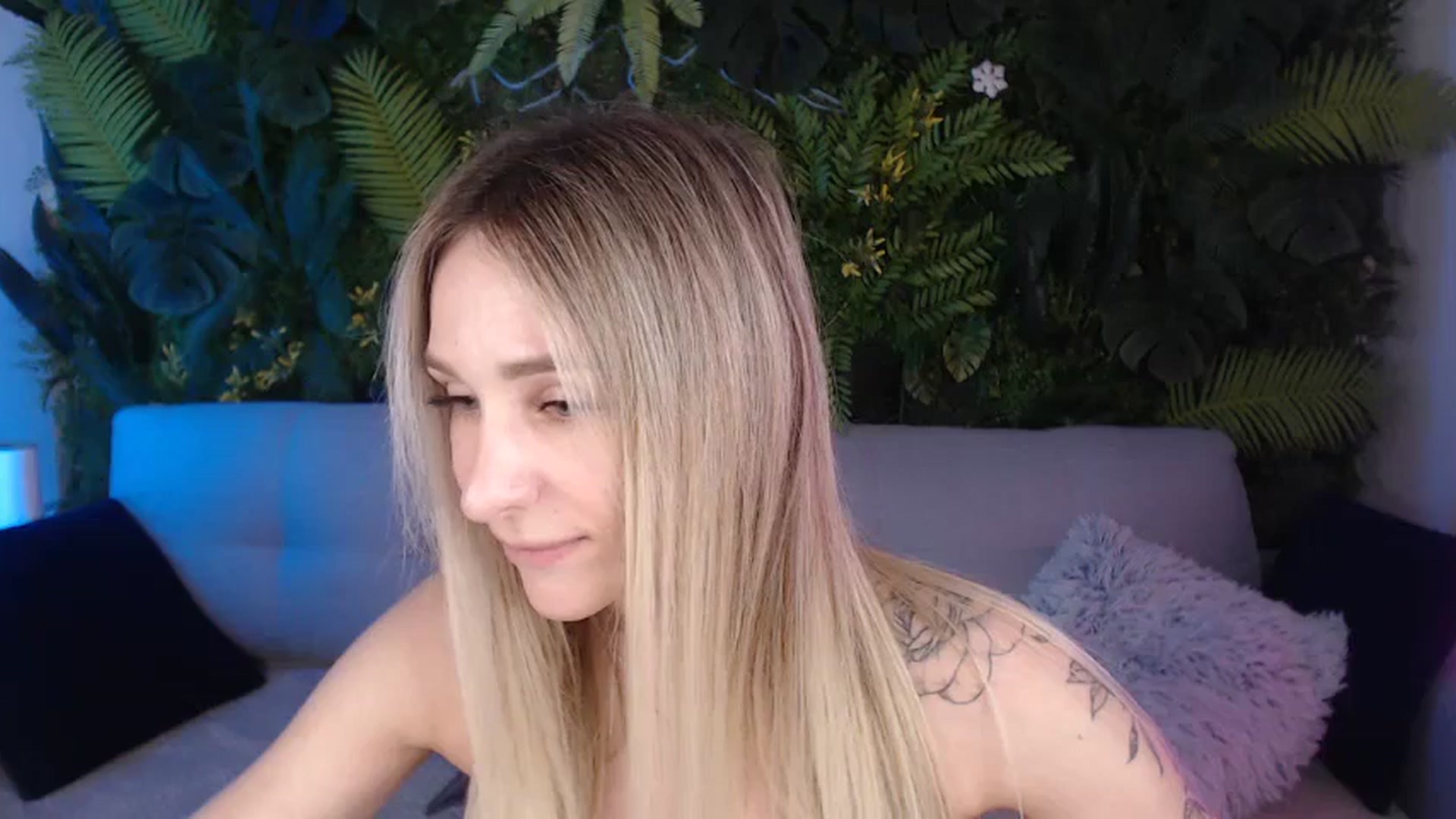Gallery image thumbnail from Horny_Blond's myfreecams stream on, 07/30/2024, 08:35 image 18 of 20