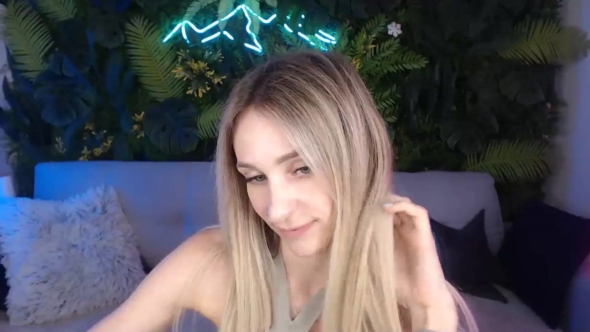 Gallery image thumbnail from Horny_Blond's myfreecams stream on, 08/02/2024, 09:03 image 16 of 20