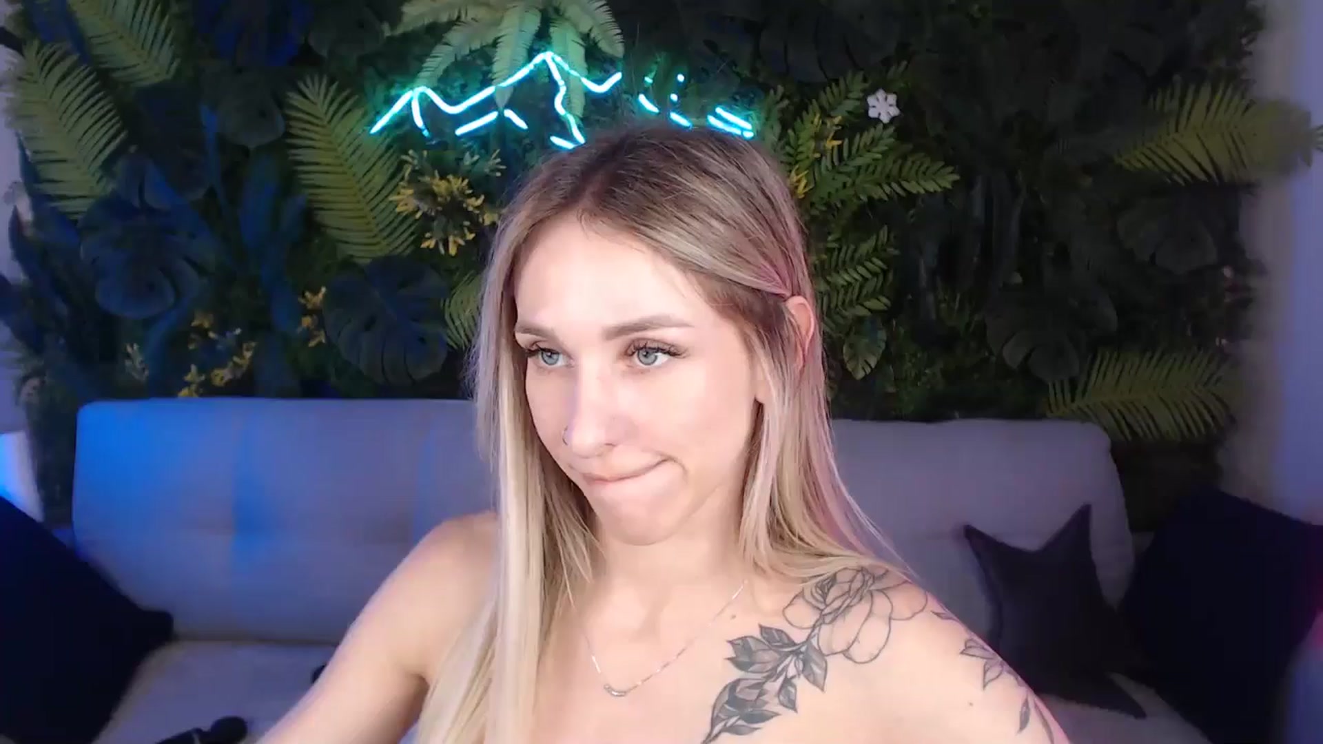 Gallery image thumbnail from Horny_Blond's myfreecams stream on, 08/02/2024, 10:00 image 1 of 20