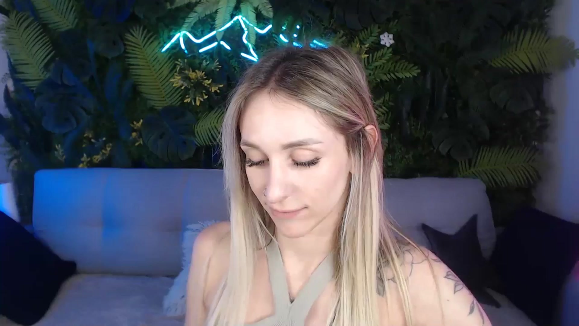 Gallery image thumbnail from Horny_Blond's myfreecams stream on, 08/02/2024, 10:00 image 17 of 20