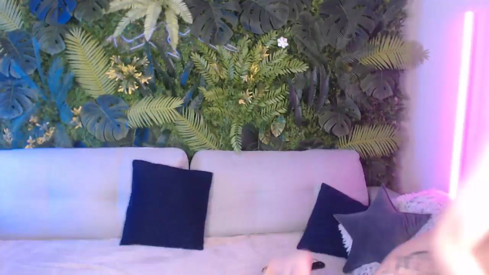 Gallery image thumbnail from Horny_Blond's myfreecams stream on, 08/04/2024, 12:37 image 1 of 20