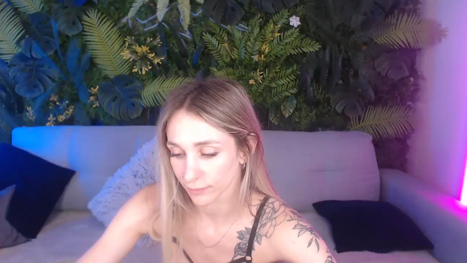 Gallery image thumbnail from Horny_Blond's myfreecams stream on, 08/05/2024, 12:00 image 9 of 20