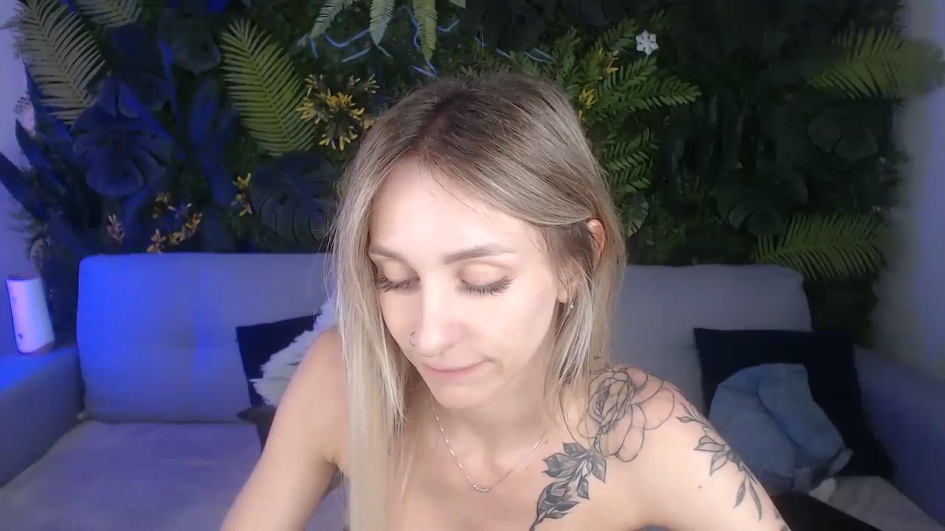 Gallery image thumbnail from Horny_Blond's myfreecams stream on, 08/09/2024, 13:10 image 15 of 20