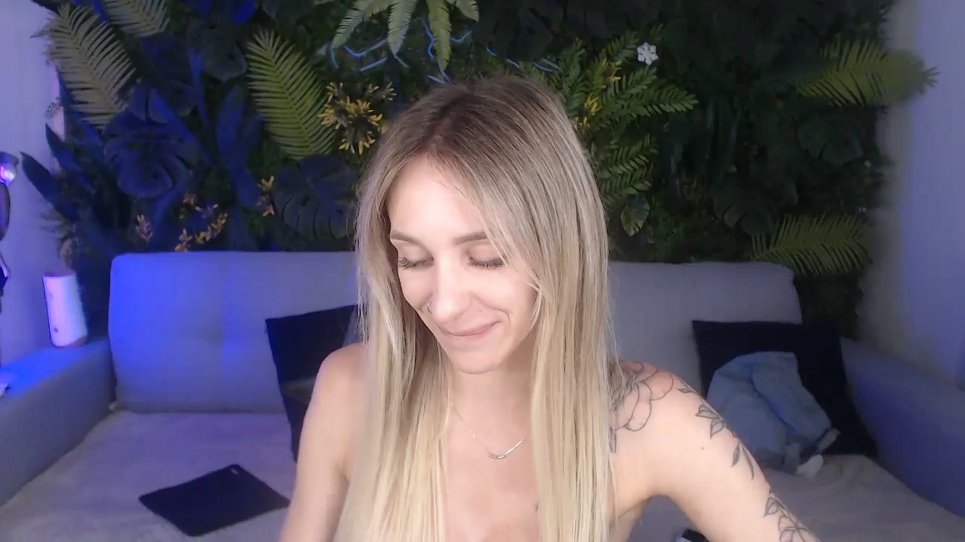 Gallery image thumbnail from Horny_Blond's myfreecams stream on, 08/09/2024, 13:10 image 2 of 20