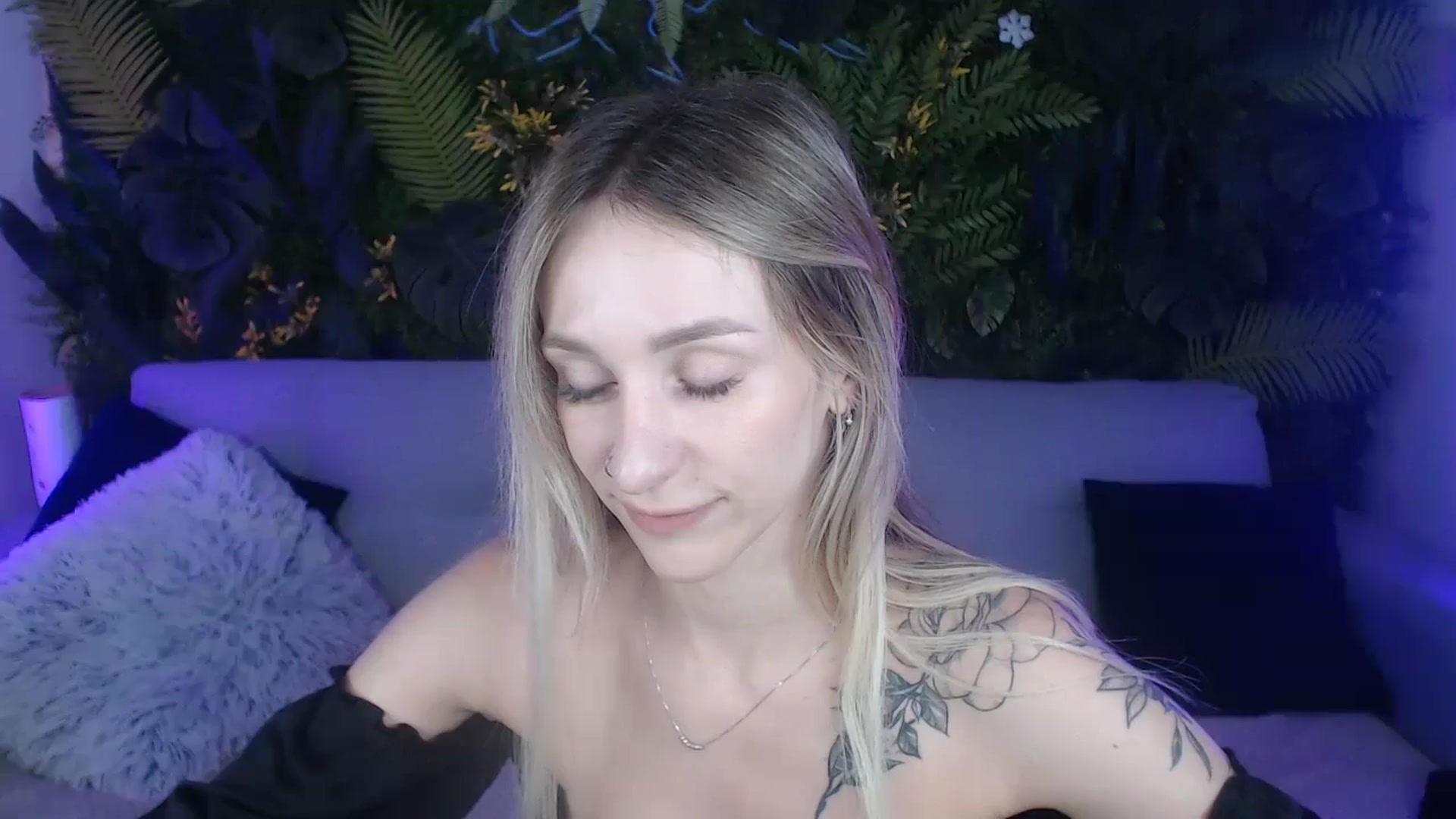 Gallery image thumbnail from Horny_Blond's myfreecams stream on, 08/10/2024, 08:20 image 19 of 20