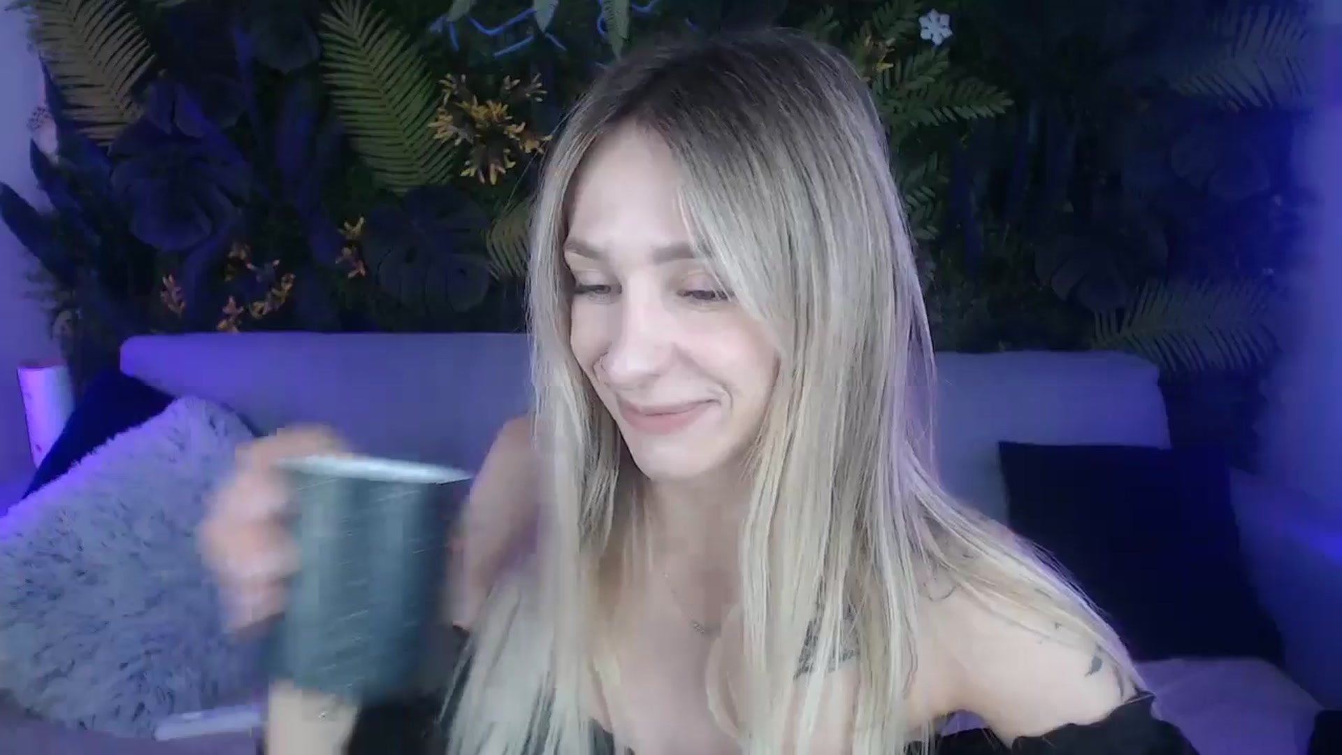 Gallery image thumbnail from Horny_Blond's myfreecams stream on, 08/10/2024, 08:20 image 9 of 20