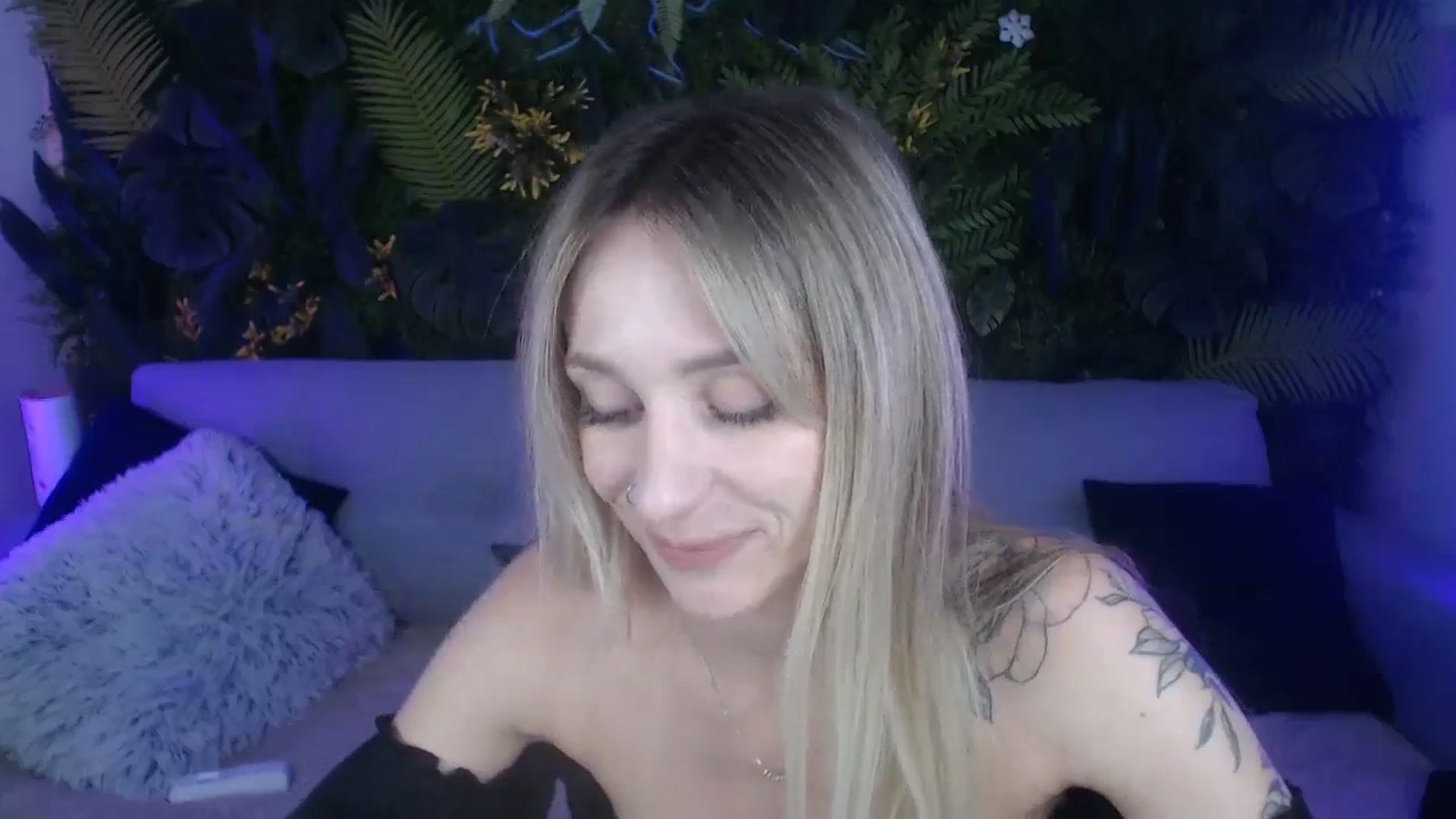 Gallery image thumbnail from Horny_Blond's myfreecams stream on, 08/10/2024, 08:20 image 18 of 20