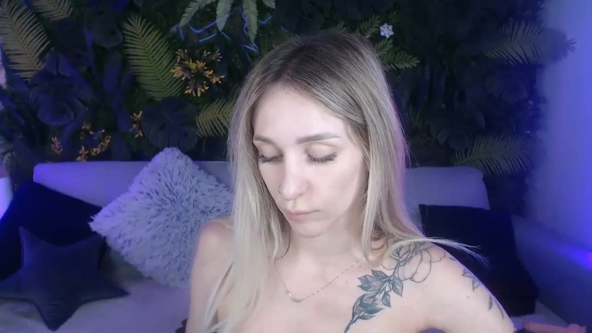 Gallery image thumbnail from Horny_Blond's myfreecams stream on, 08/10/2024, 12:37 image 12 of 20