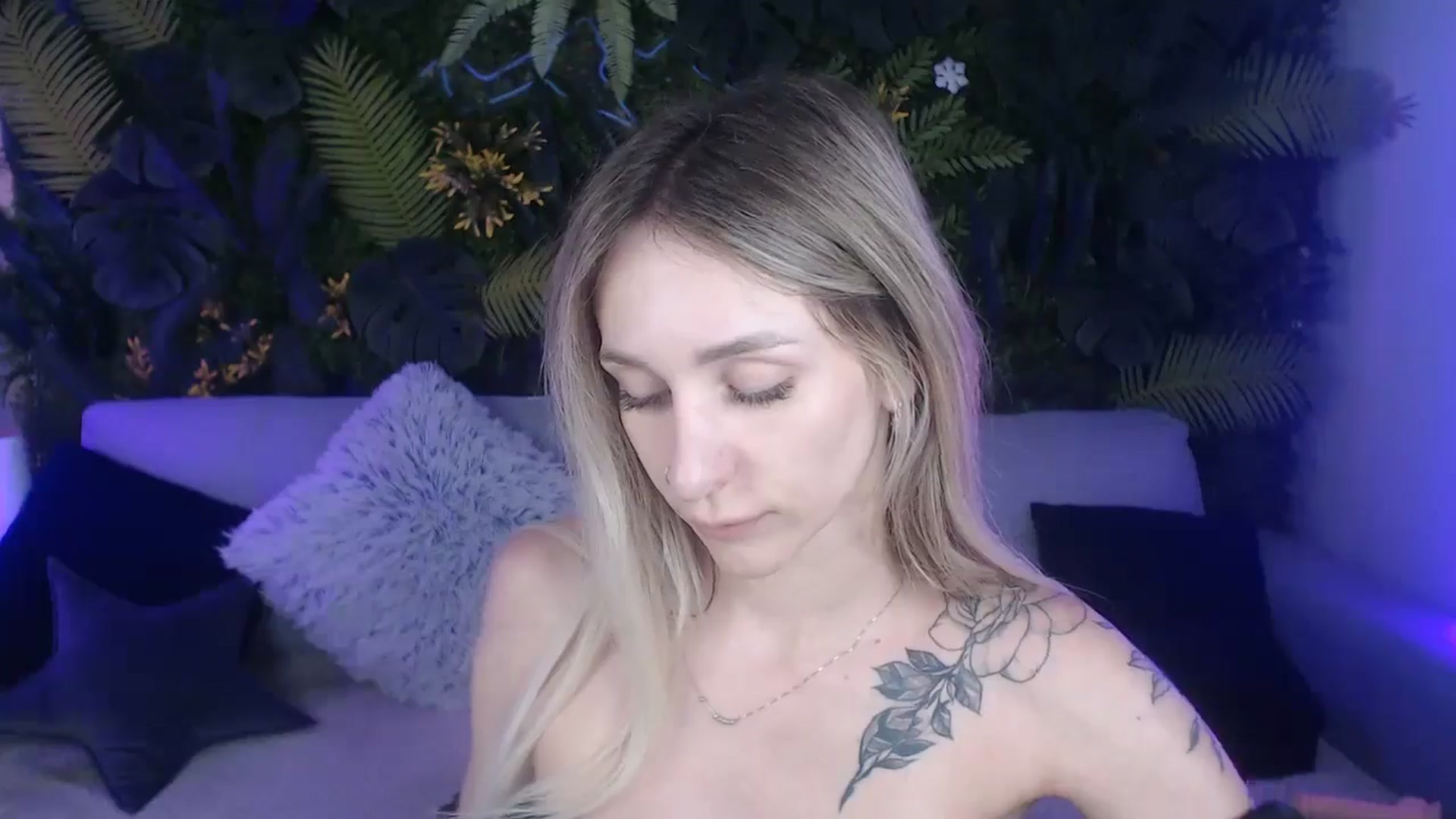 Gallery image thumbnail from Horny_Blond's myfreecams stream on, 08/10/2024, 12:37 image 11 of 20