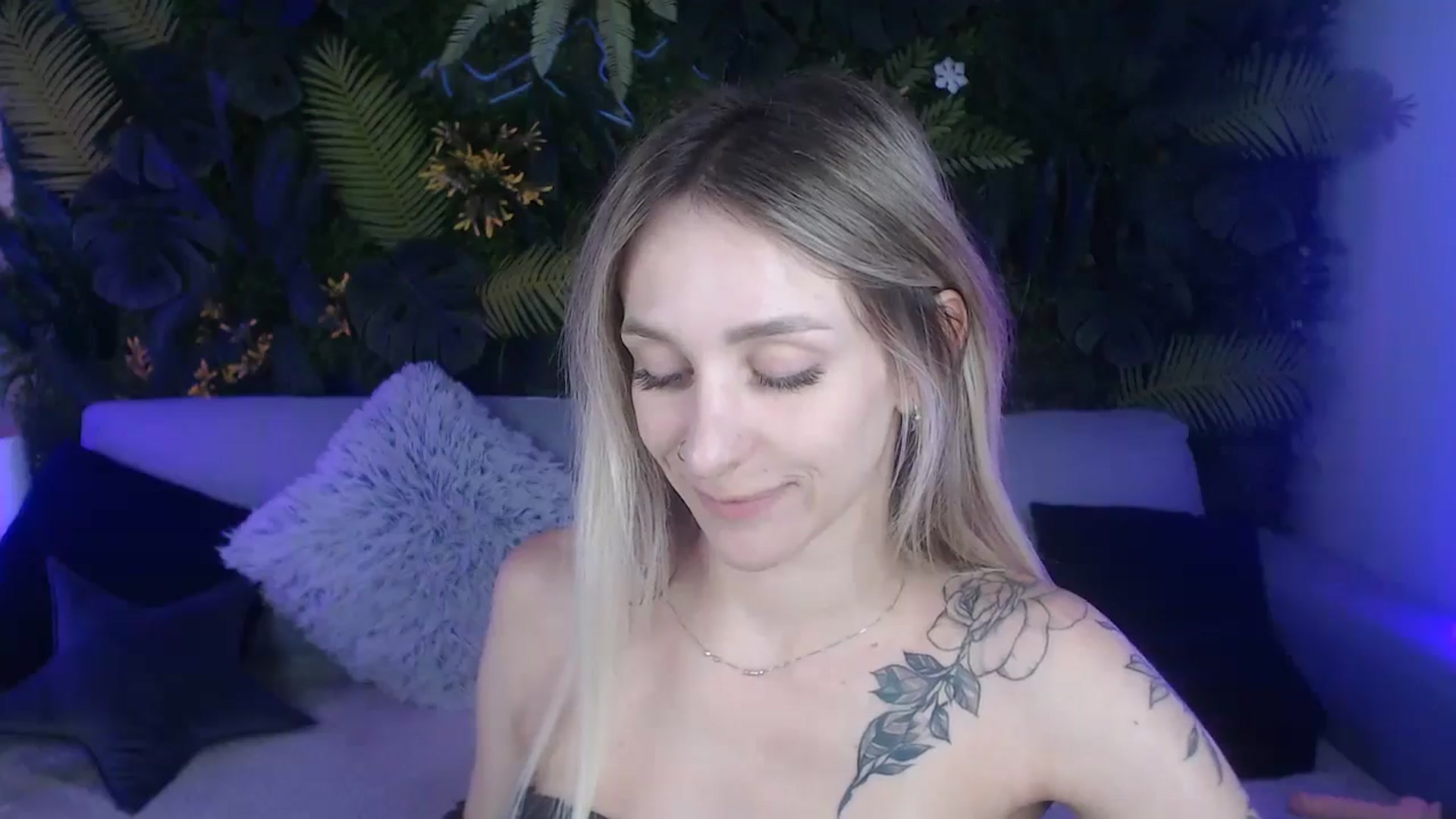 Gallery image thumbnail from Horny_Blond's myfreecams stream on, 08/10/2024, 12:37 image 9 of 20