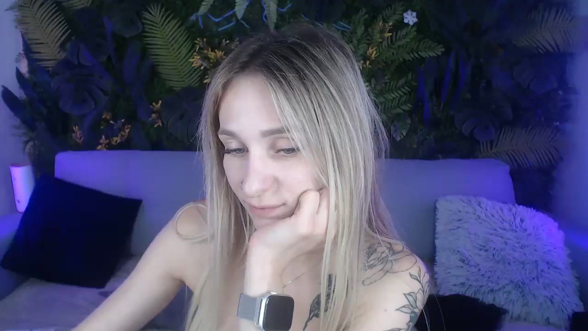 Gallery image thumbnail from Horny_Blond's myfreecams stream on, 08/11/2024, 13:22 image 18 of 20