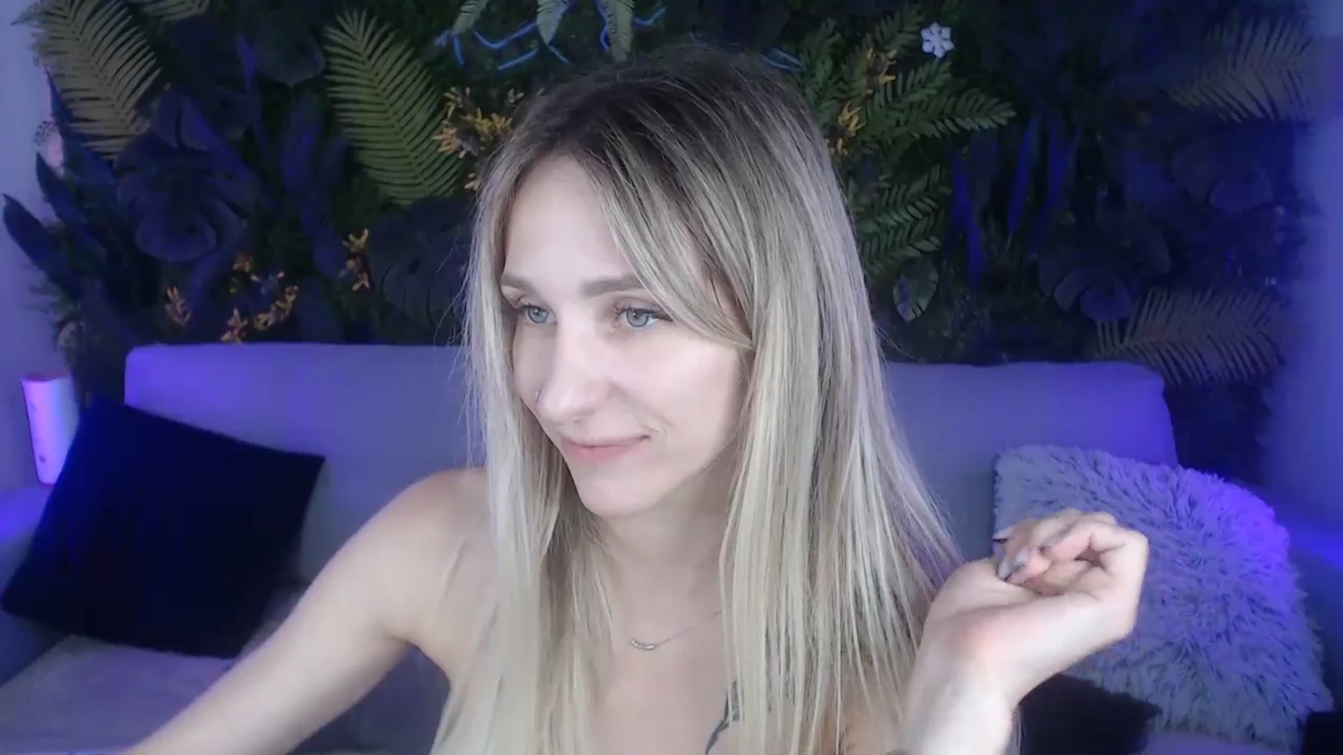 Gallery image thumbnail from Horny_Blond's myfreecams stream on, 08/11/2024, 13:22 image 14 of 20
