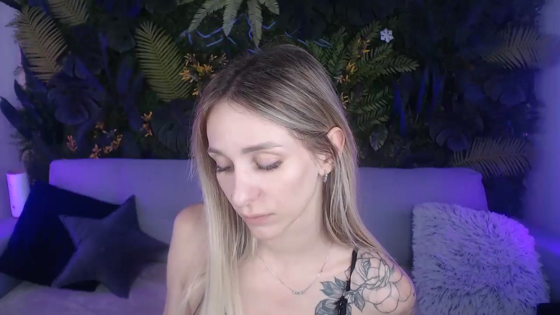 Gallery image thumbnail from Horny_Blond's myfreecams stream on, 08/11/2024, 13:44 image 9 of 20