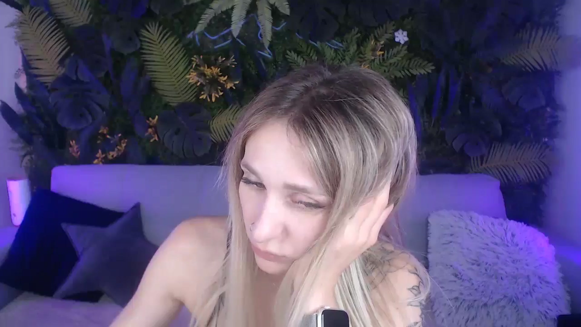 Gallery image thumbnail from Horny_Blond's myfreecams stream on, 08/11/2024, 13:44 image 10 of 20