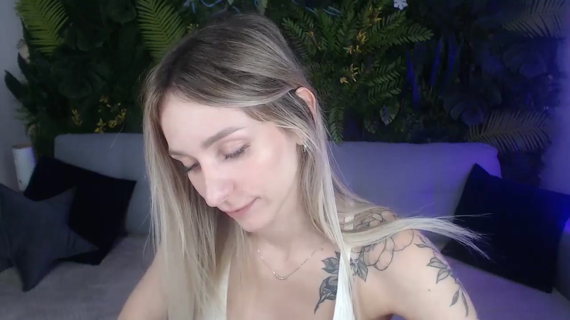 Gallery image thumbnail from Horny_Blond's myfreecams stream on, 08/13/2024, 08:25 image 12 of 20
