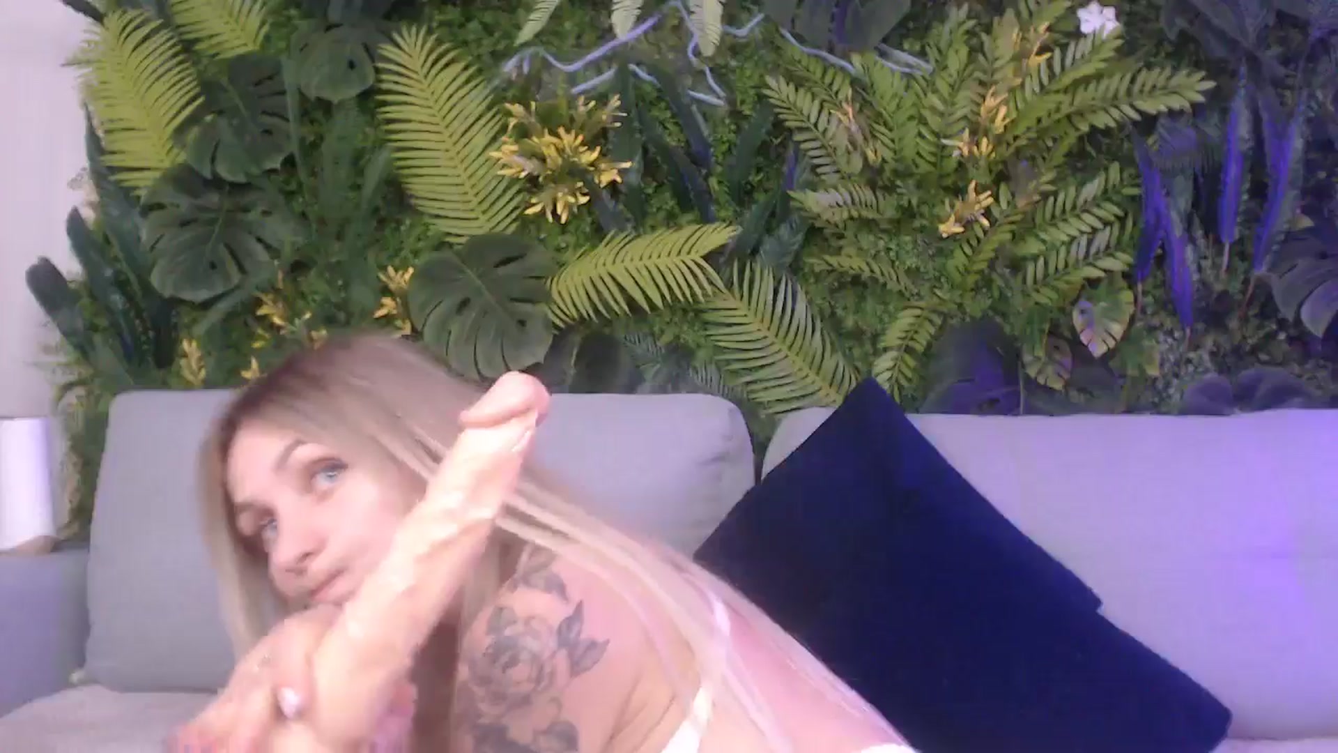 Gallery image thumbnail from Horny_Blond's myfreecams stream on, 08/13/2024, 11:19 image 13 of 20