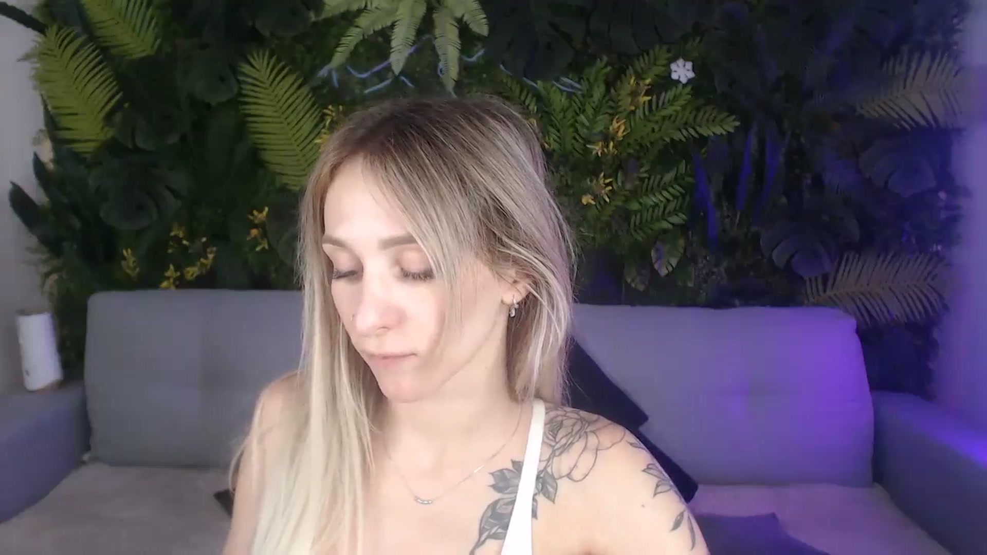 Gallery image thumbnail from Horny_Blond's myfreecams stream on, 08/13/2024, 11:19 image 2 of 20