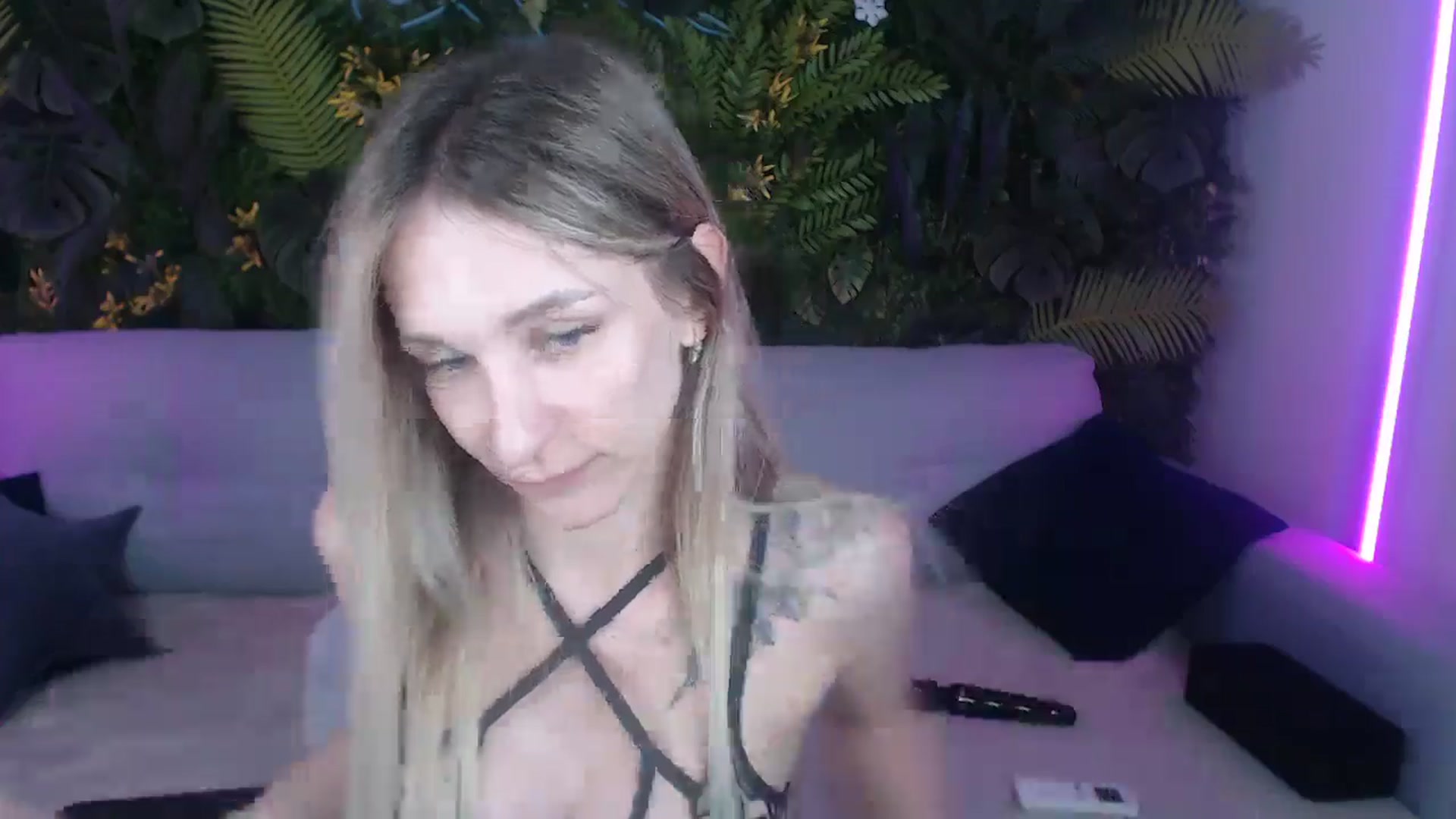 Gallery image thumbnail from Horny_Blond's myfreecams stream on, 08/14/2024, 13:04 image 2 of 20