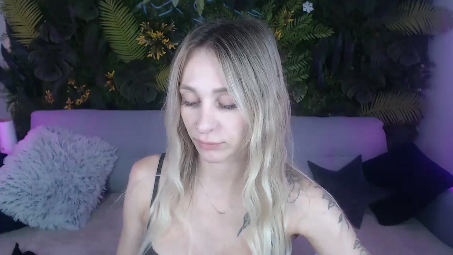 Gallery image thumbnail from Horny_Blond's myfreecams stream on, 08/17/2024, 09:03 image 2 of 20