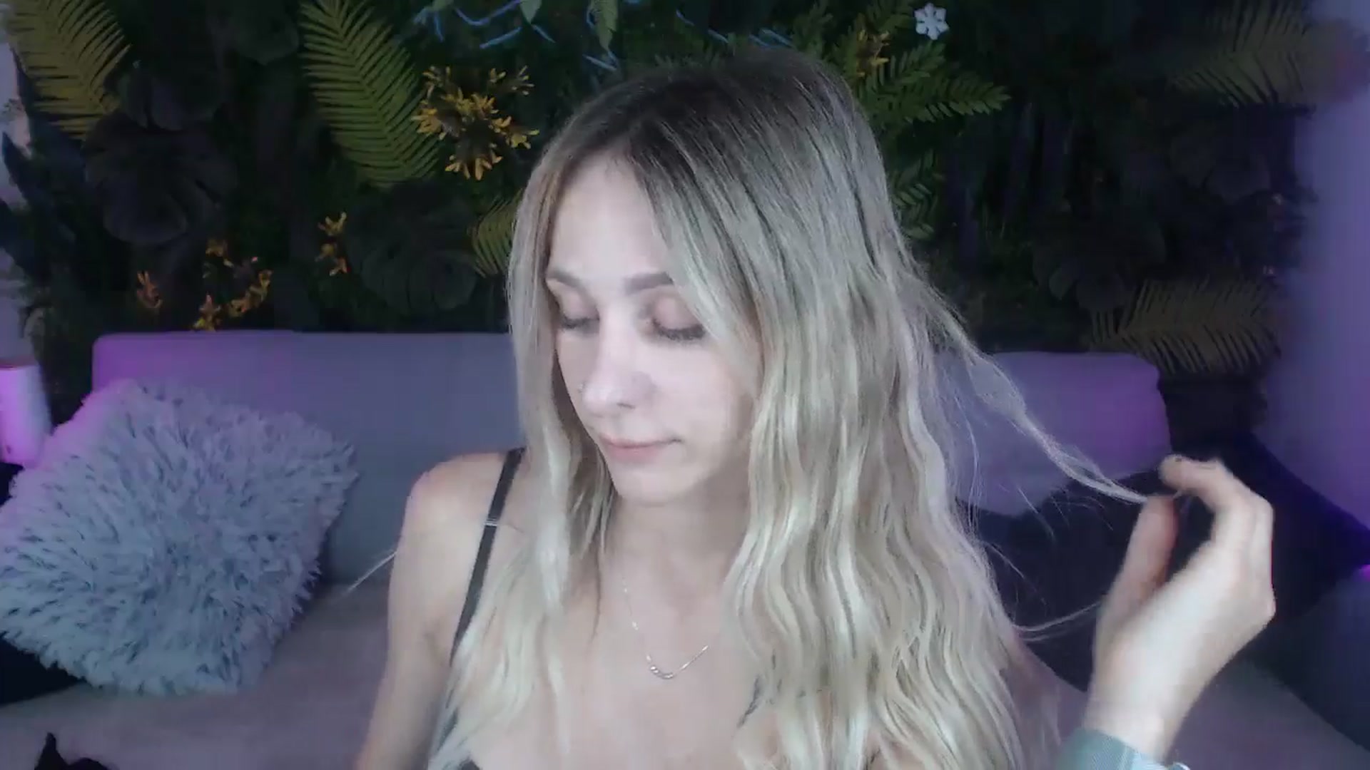 Gallery image thumbnail from Horny_Blond's myfreecams stream on, 08/17/2024, 09:03 image 4 of 20