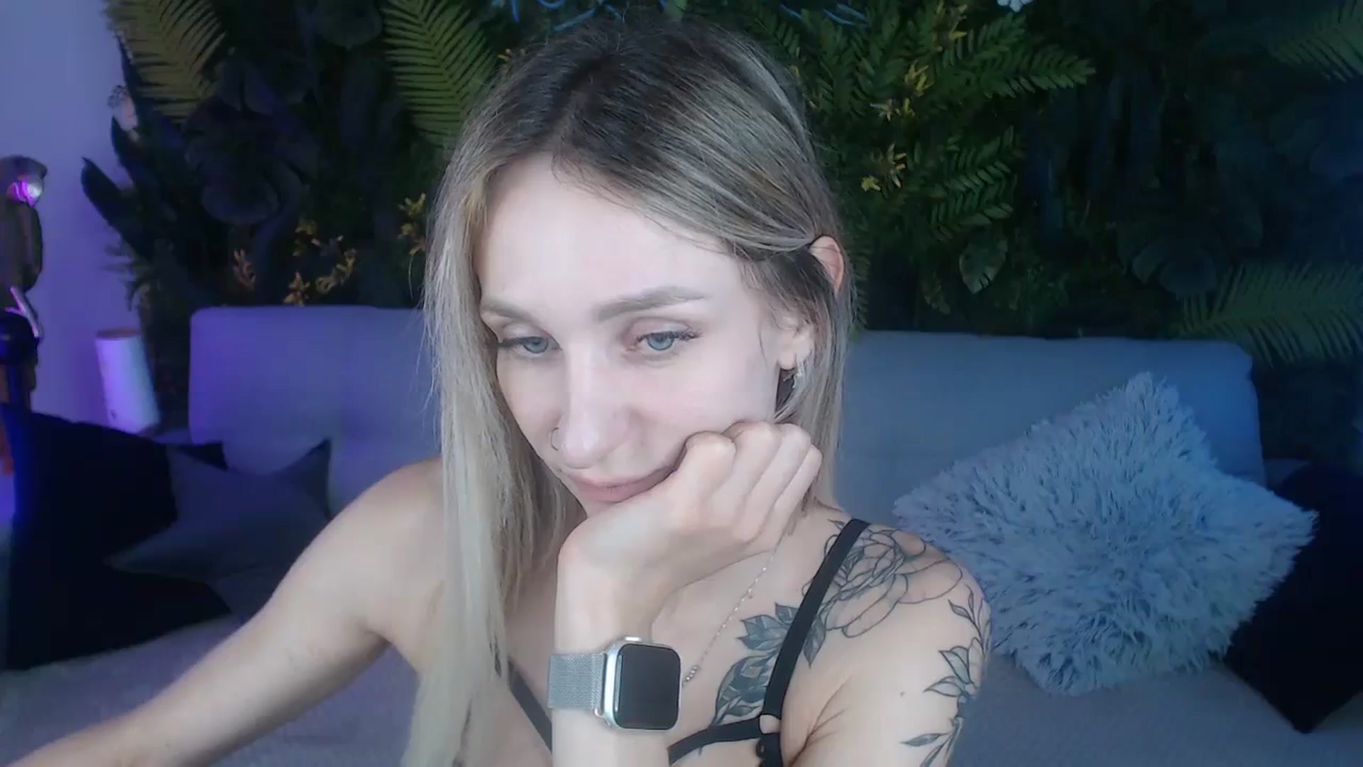 Gallery image thumbnail from Horny_Blond's myfreecams stream on, 08/18/2024, 09:17 image 12 of 20