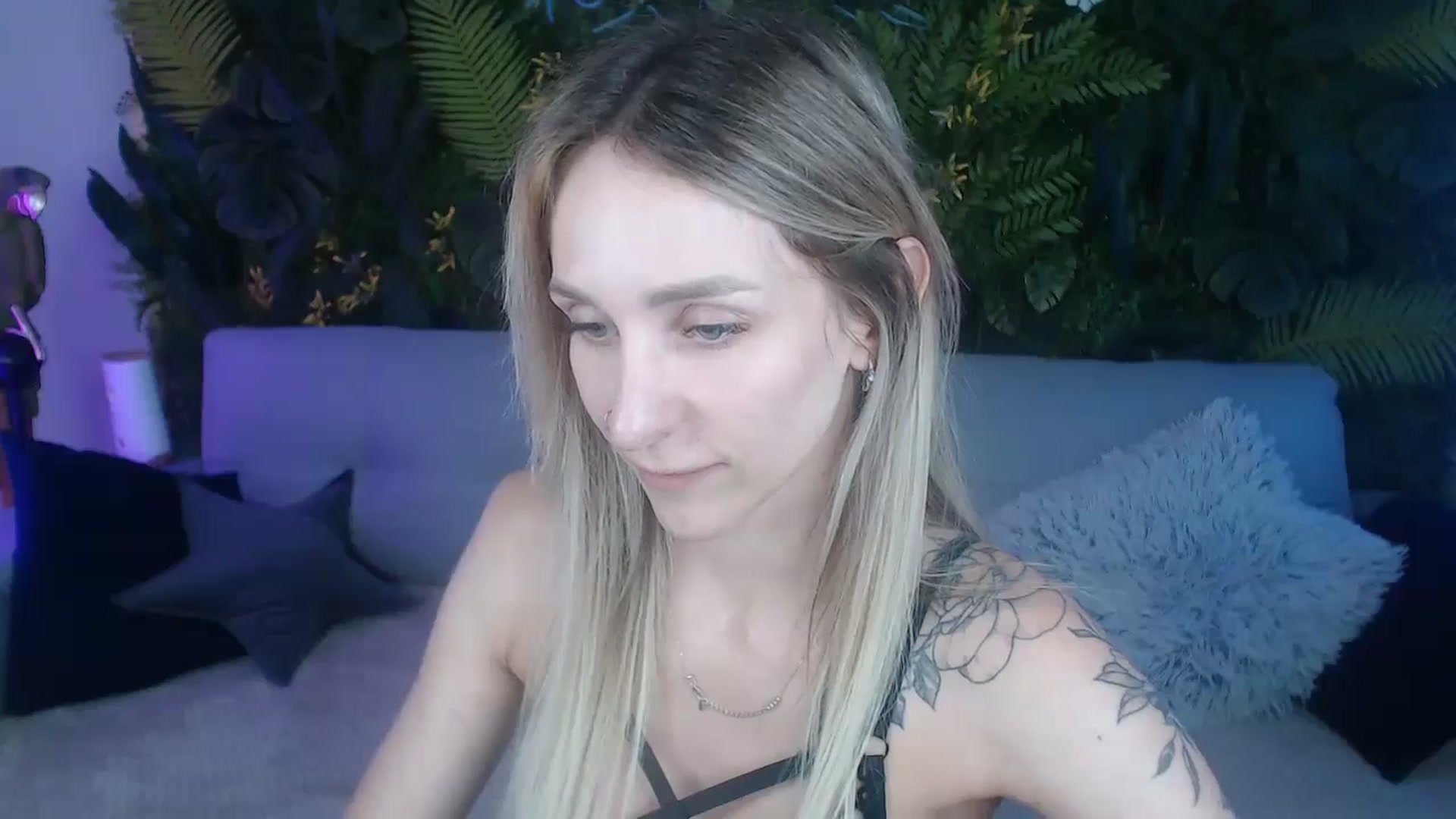 Gallery image thumbnail from Horny_Blond's myfreecams stream on, 08/18/2024, 09:17 image 16 of 20
