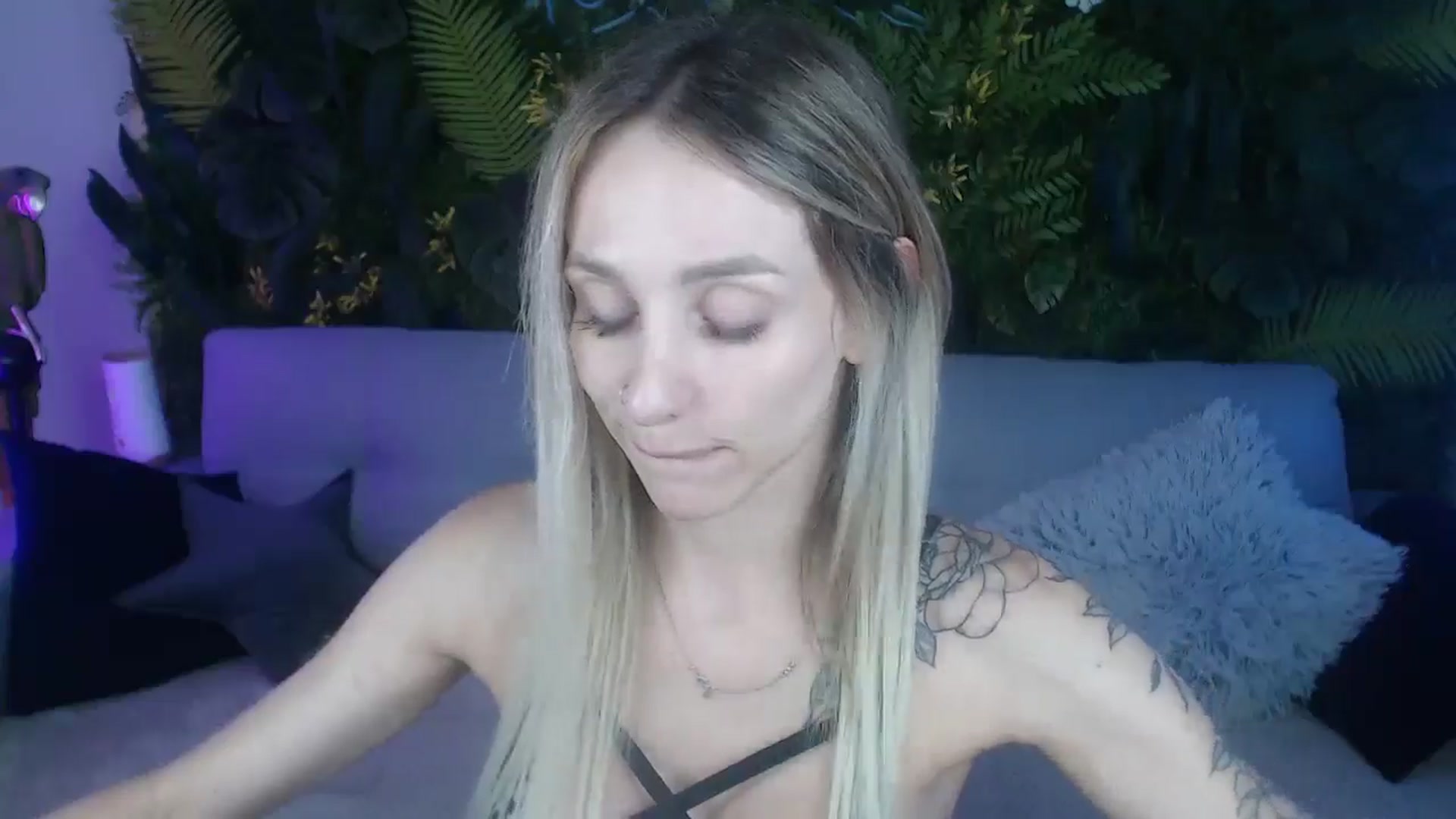Gallery image thumbnail from Horny_Blond's myfreecams stream on, 08/18/2024, 09:17 image 9 of 20