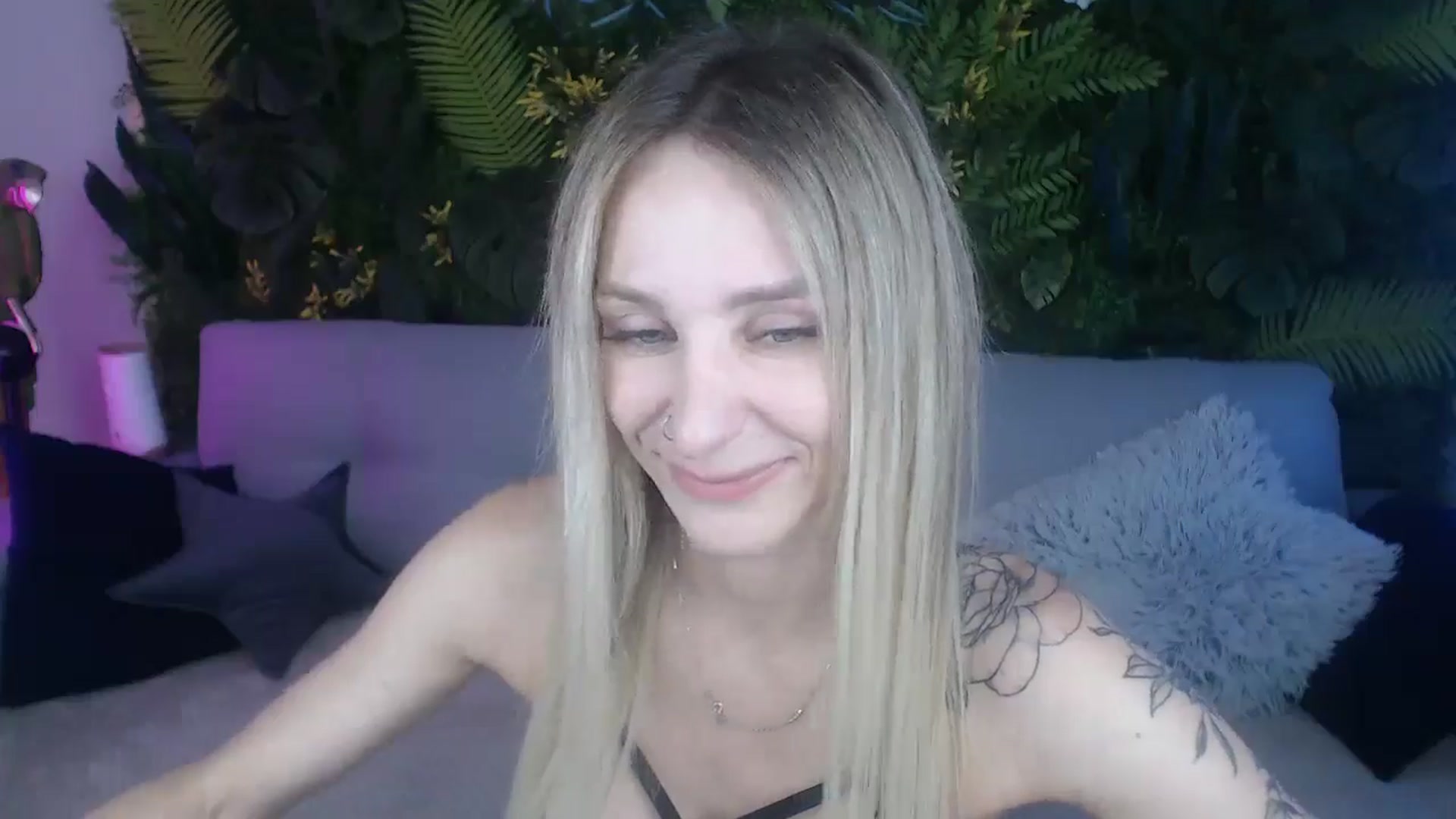 Gallery image thumbnail from Horny_Blond's myfreecams stream on, 08/18/2024, 09:17 image 2 of 20