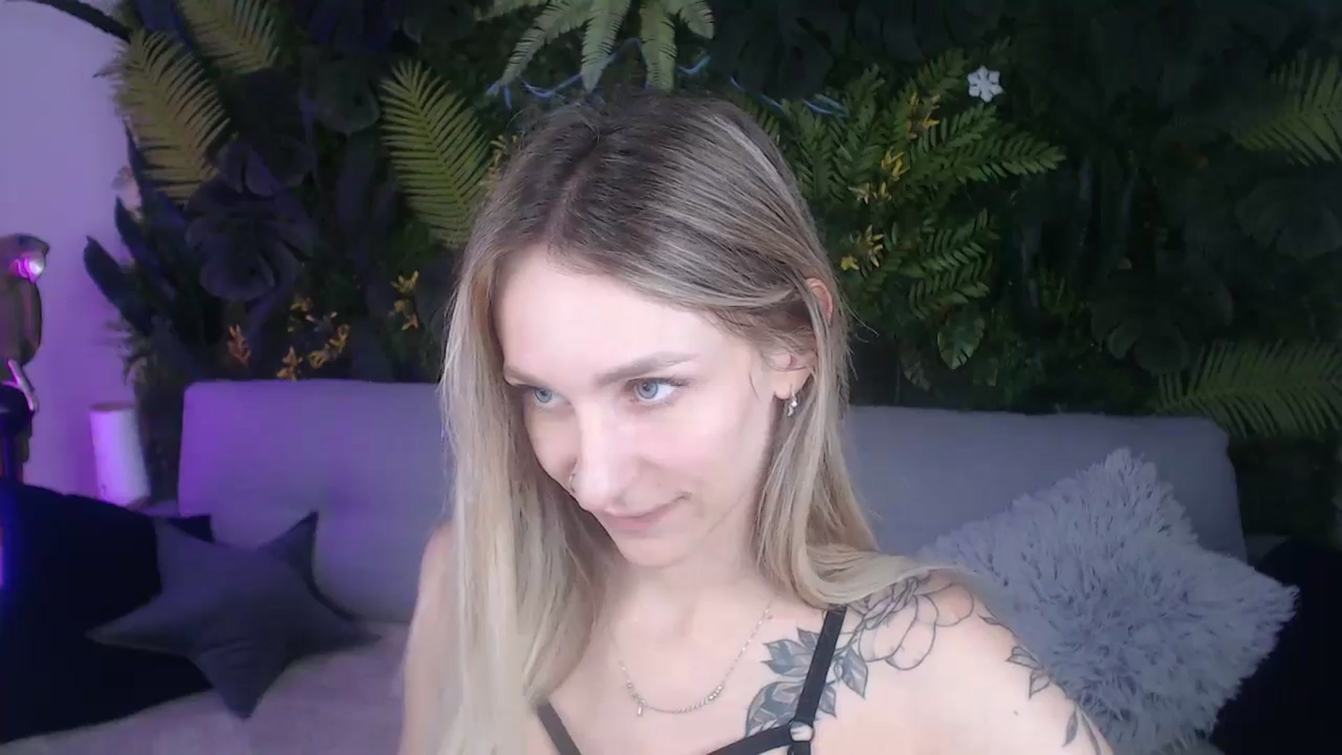 Gallery image thumbnail from Horny_Blond's myfreecams stream on, 08/18/2024, 09:17 image 5 of 20