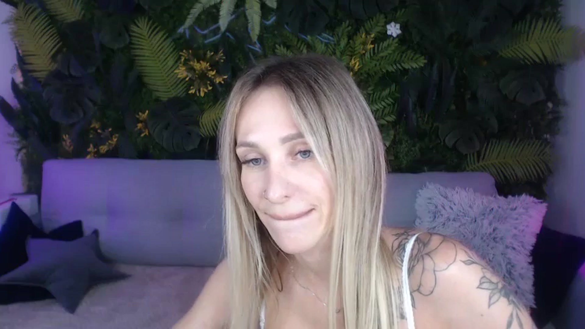Gallery image thumbnail from Horny_Blond's myfreecams stream on, 08/26/2024, 10:03 image 12 of 20