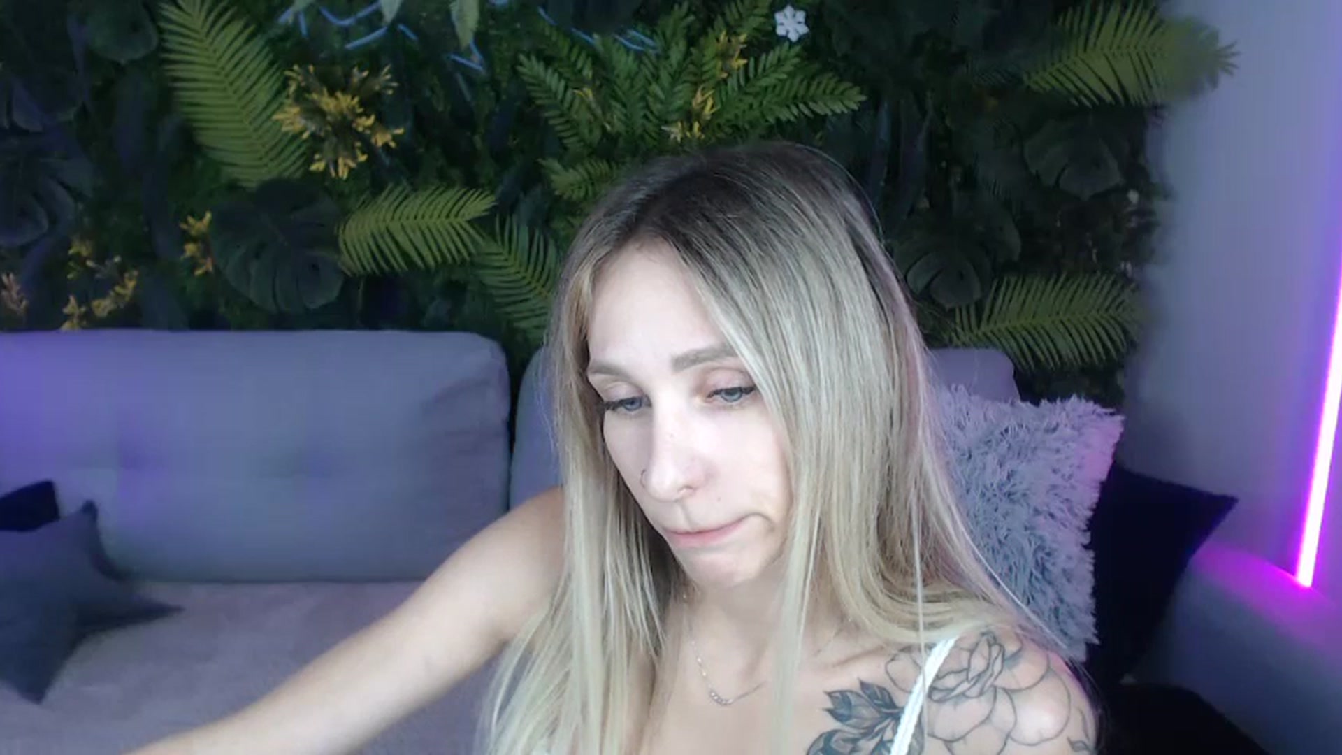 Gallery image thumbnail from Horny_Blond's myfreecams stream on, 08/26/2024, 10:31 image 12 of 20