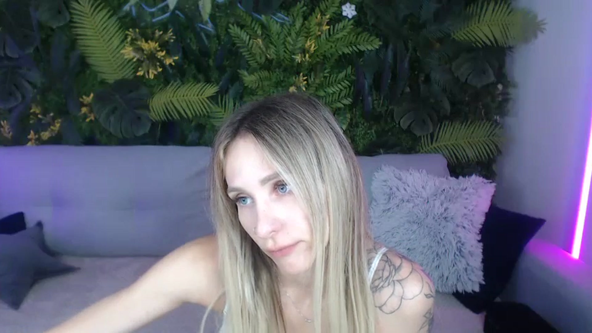 Gallery image thumbnail from Horny_Blond's myfreecams stream on, 08/26/2024, 10:31 image 19 of 20